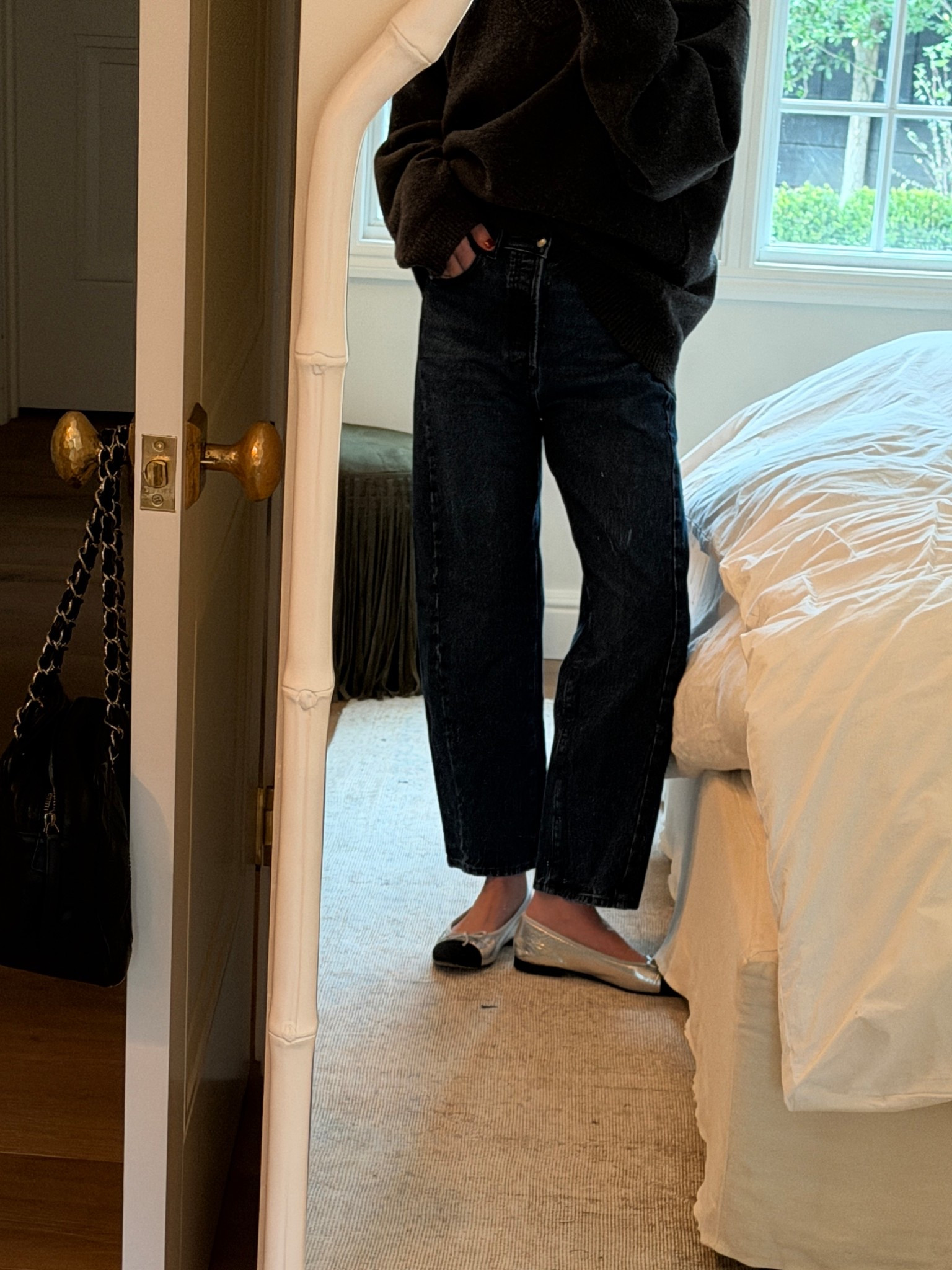 A moment for these jeans! Incredible find à la @madewell. Sharing the link plus a handful more favorites as of late 

#madewellpartner #madewell #ad