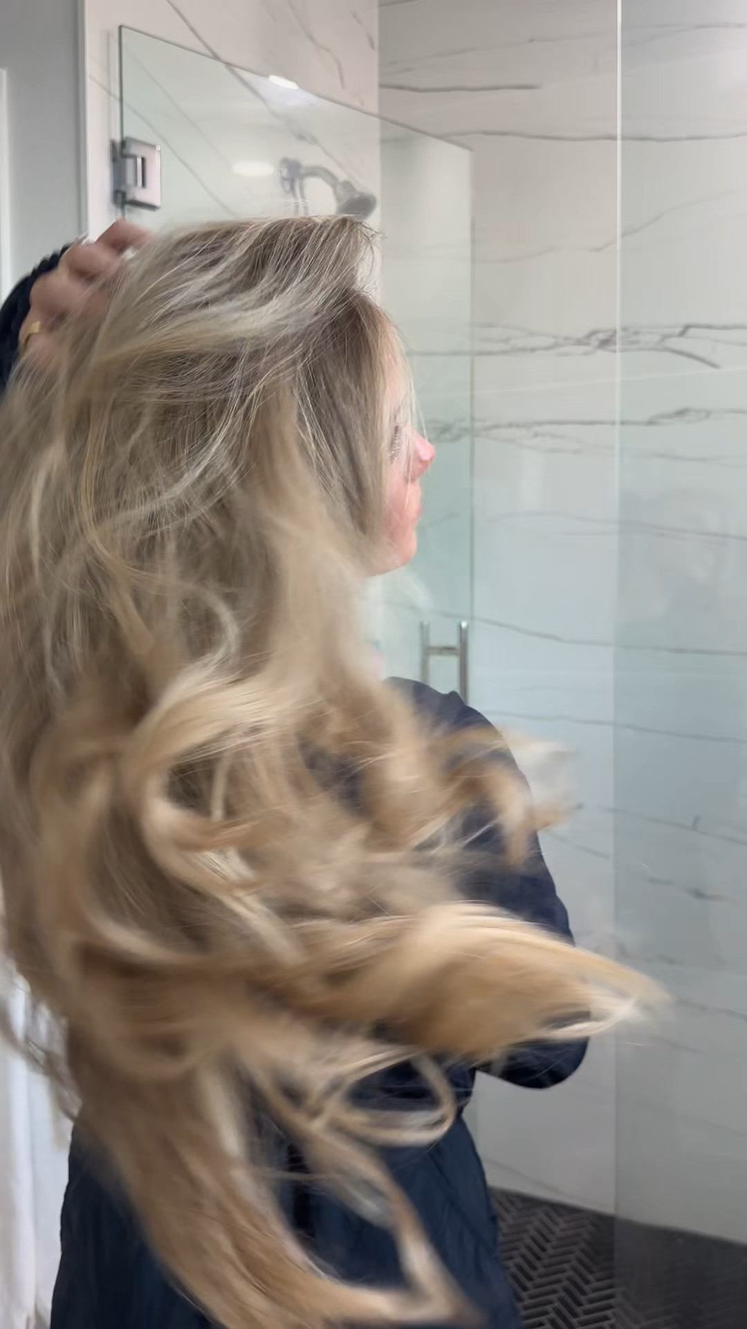 How I gave myself an at home blowout step by step using the @sutrabeauty 4-in-1 Air Styler Set that I got from @macys 👱‍♀️ This hair tool is under $100 and comes with two curling barrel attachments, a flat brush attachment, dryer attachment, and the interchangeable base. Its adjustable heat and speed settings provide total control for creating smooth, voluminous, or defined curls. These powerful tools can be used on all hair types to create a variety of polished styles. You could stop at any of the steps to get perfect looking hair! I am really impressed by this. This is a good gift idea for the beauty lover on your gifting list! 🎁#ad

#SutraHoliday #sutrabeauty #airwraptutorial #hairblowout #blowoututorial #blowouthair #blowoutcurls #blowouthack #volumehairhacks #bounceyhair #hair #hairtok #hairtutorial #hairstyles #hairhack #hairhealth #hairroutine #hairwash #hairwashday #hairwashingroutine #hairwashroutine #macys #giftidea #giftideas #giftideasforfriends #giftideaformom #giftsforher #giftsformom #giftsforgirlfriend #beautygifts #beautygiftsets #skincaregiftset #skincaregiftguide #beautygiftguide #beautygiftideas #giftguideforher #giftguideforhim2025 #giftsforsister Gift Guide Beauty. Gift guide for the beauty lovers. Gift idea for her. Gifts for makeup lover. Gifts for beauty lover. Gifts for girlfriend. Gifts for cousin. Gifts for sister. Christmas gifts. Christmas gifts for girls

#LTKHoliday #LTKgrwm #LTKGiftGuide