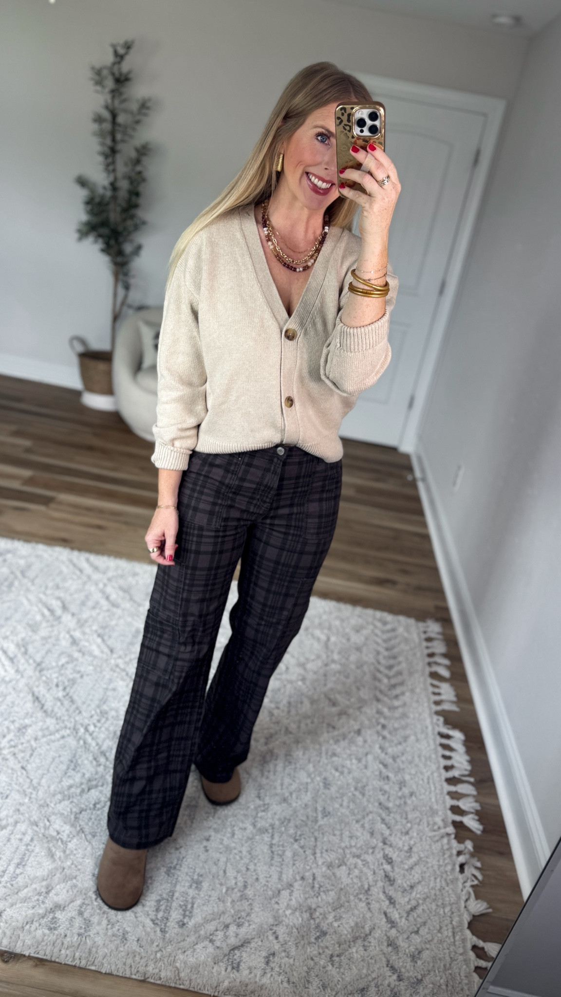 Weekend Walmart Wins try on
Beige cardigan- small
Plaid cargo pants- small [elastic waist in the back!]

#LTKootd