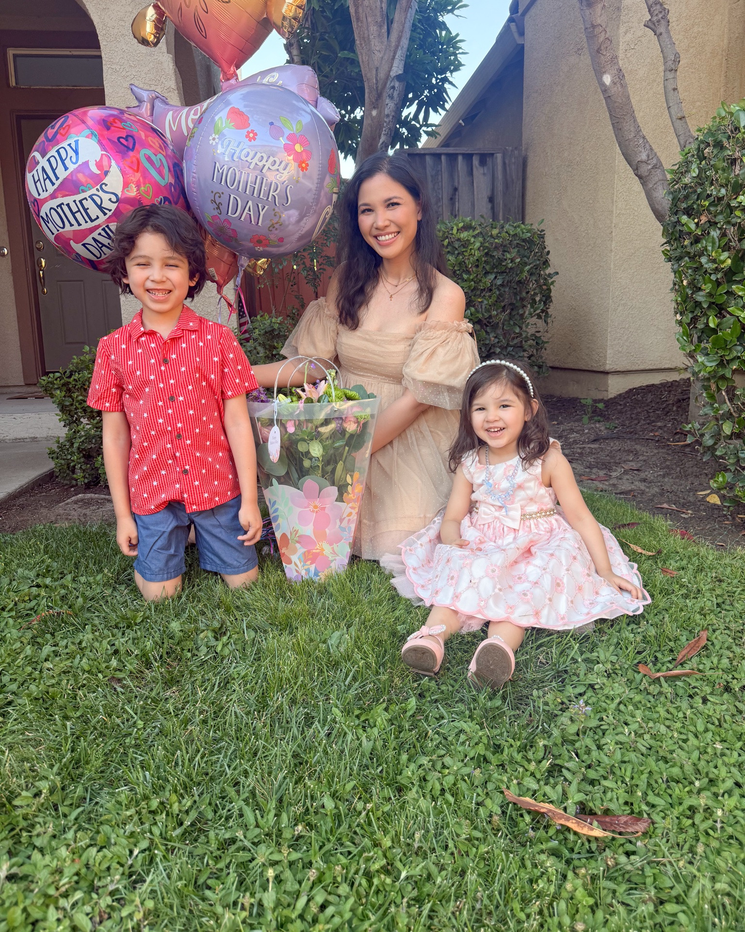Hubby surprised me with flowers and balloons 😭

#LTKMothersDay #LTKmomlife #LTKootd