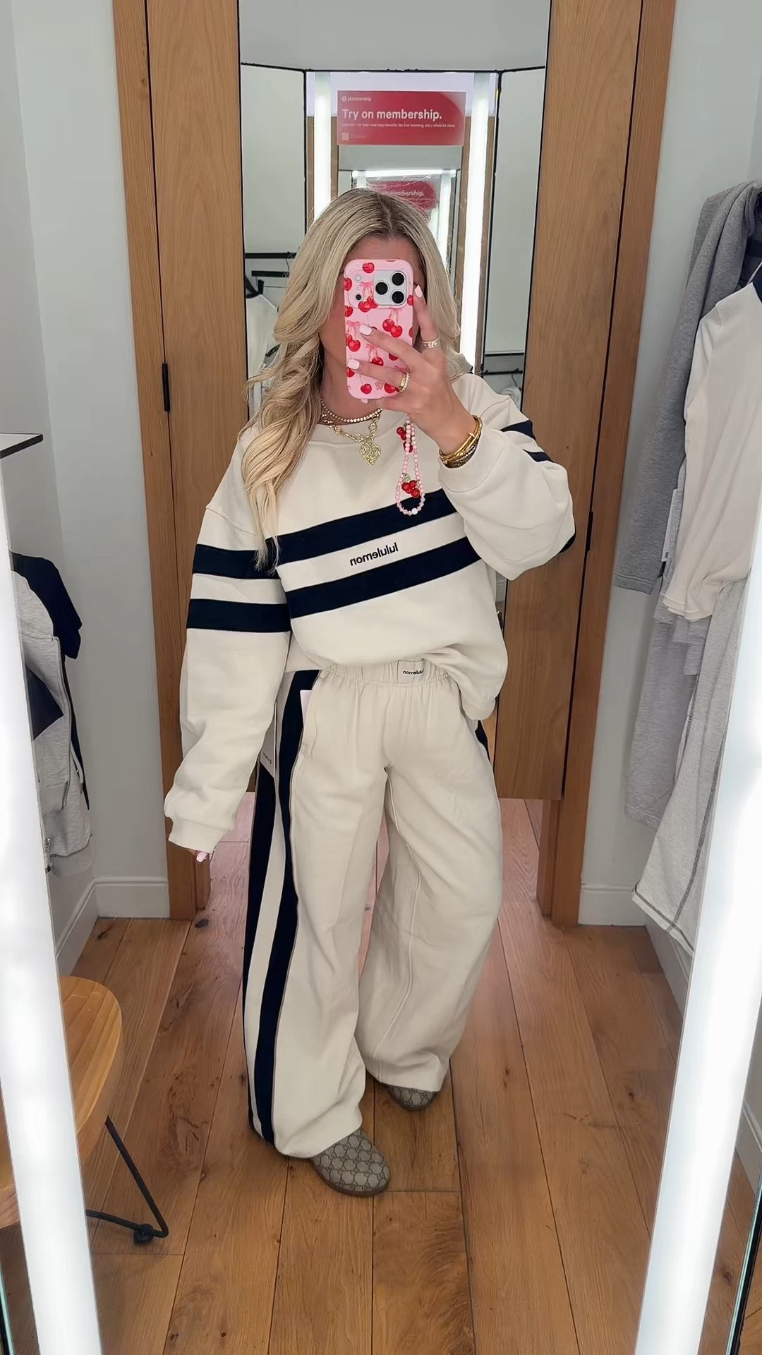 New @lululemon striped set
Size xs