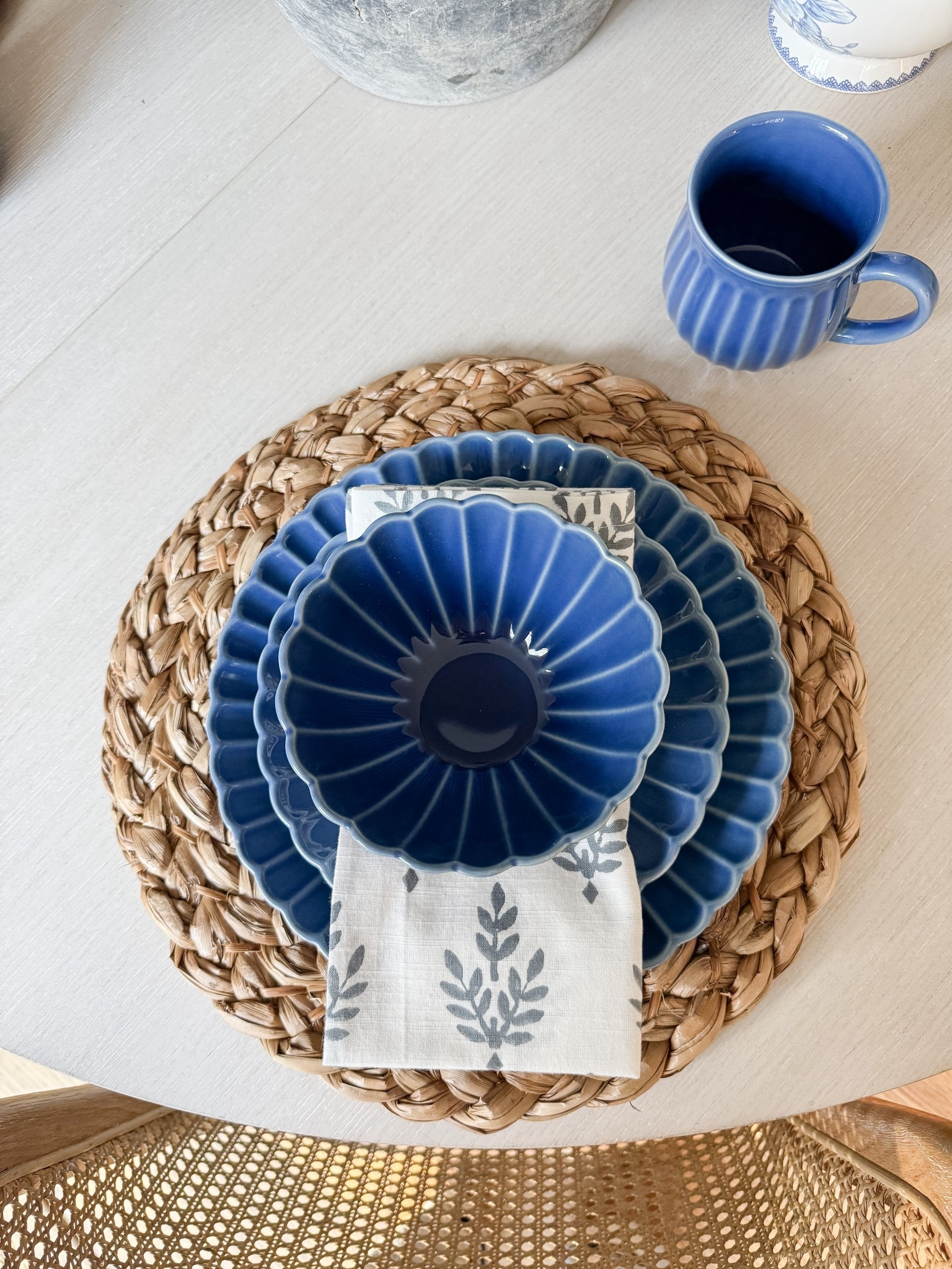 Coastal Holiday Dining

Amazon Christmas stems  Walmart dinnerware Home decor  coastal kitchen  kitchen runner  coastal kitchen faves  home decor  trending home decor  sherricalnanhome 

#LTKFindsUnder50 #LTKHome