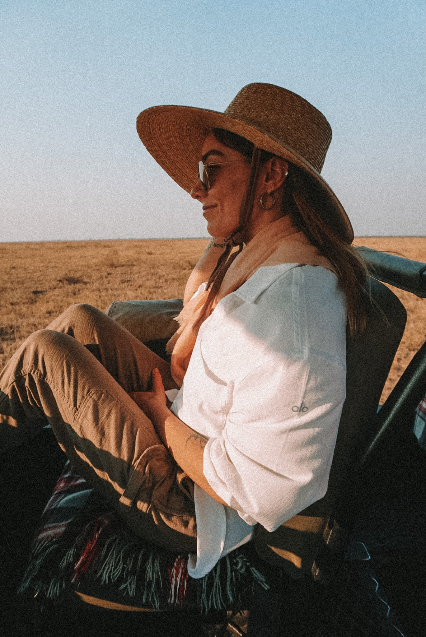 Always wear layers on safari! Especially a quality scarf, like this cashmere oversize scarf from J.Crew 💁🏻‍♀️
Also in love with the Dreamscape button down from Alo yoga, perfect for warmth and sun coverage.
Linked a bunch of good utility pant option for ya! 🫶

#LTKHoliday #LTKtravel #LTKstyletip