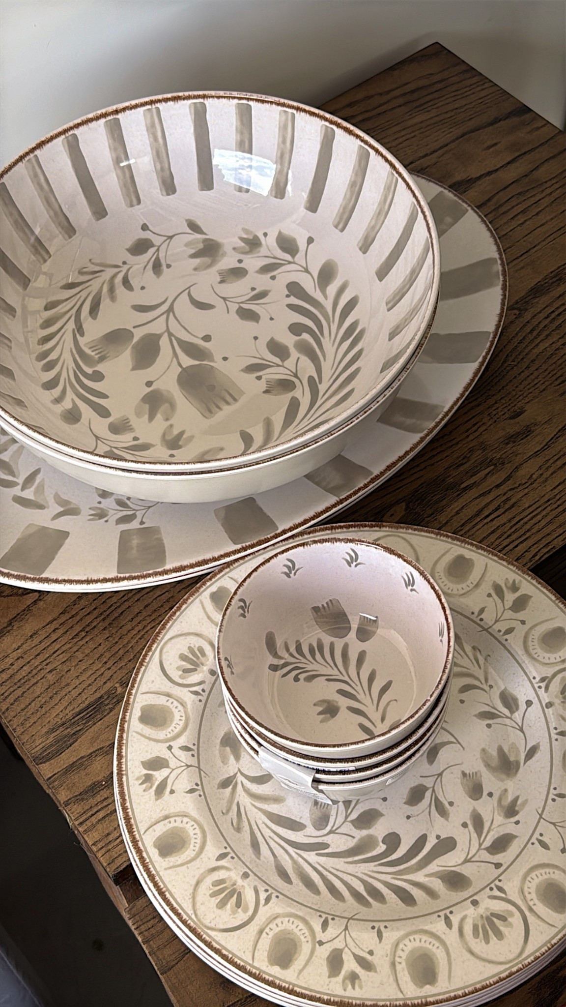 obsessed with this outdoor dish set !! So affordable and comes in lots of colors 😍

Walmart home decor 
Walmart sale 
Walmart deals 

#LTKSaleAlert #LTKHome #LTKFindsUnder100