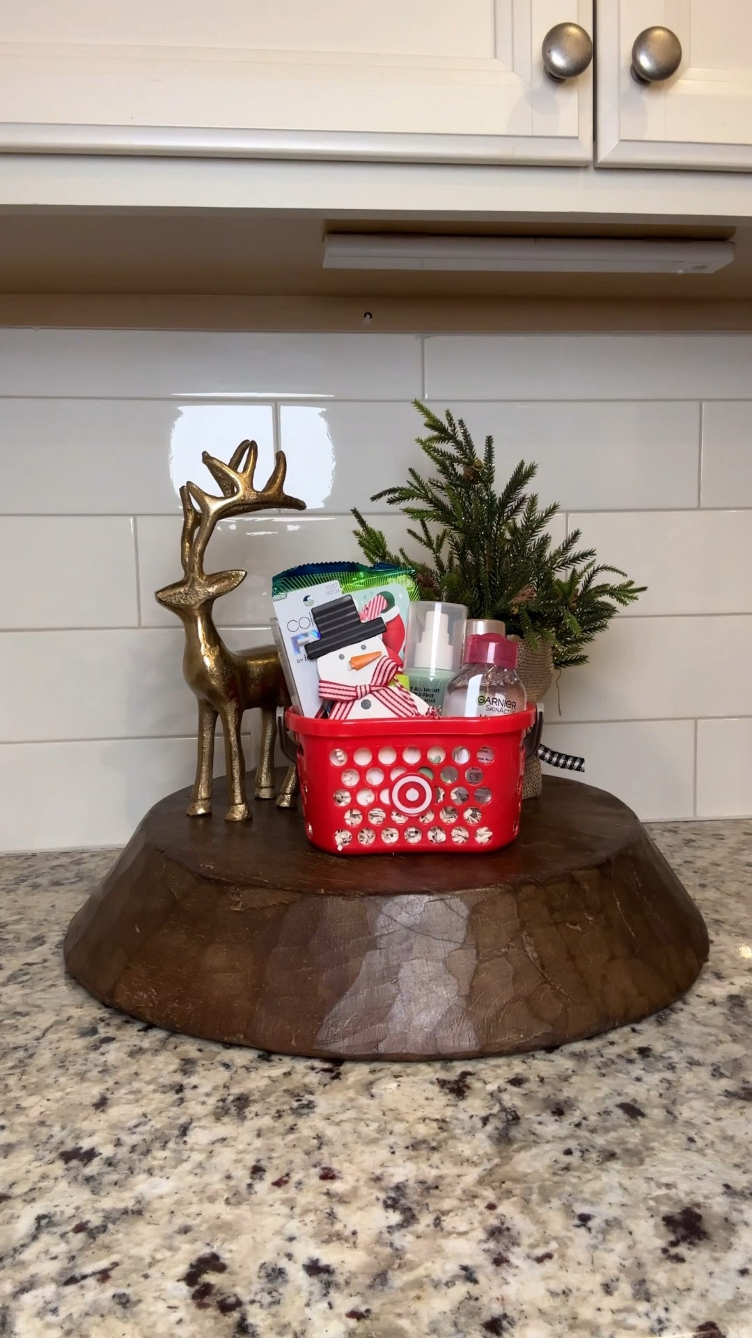 Let’s make a teen girl gift using a mini-Target basket!  The basket can be found near the kids party supplies.  I added some of her favorite beauty products, favorite candy, a gift card and a cute ornament.  

#giftideas
#giftbasket
#teengirlgifts
#giftsforher


#LTKGiftGuide #LTKHoliday #LTKBeauty