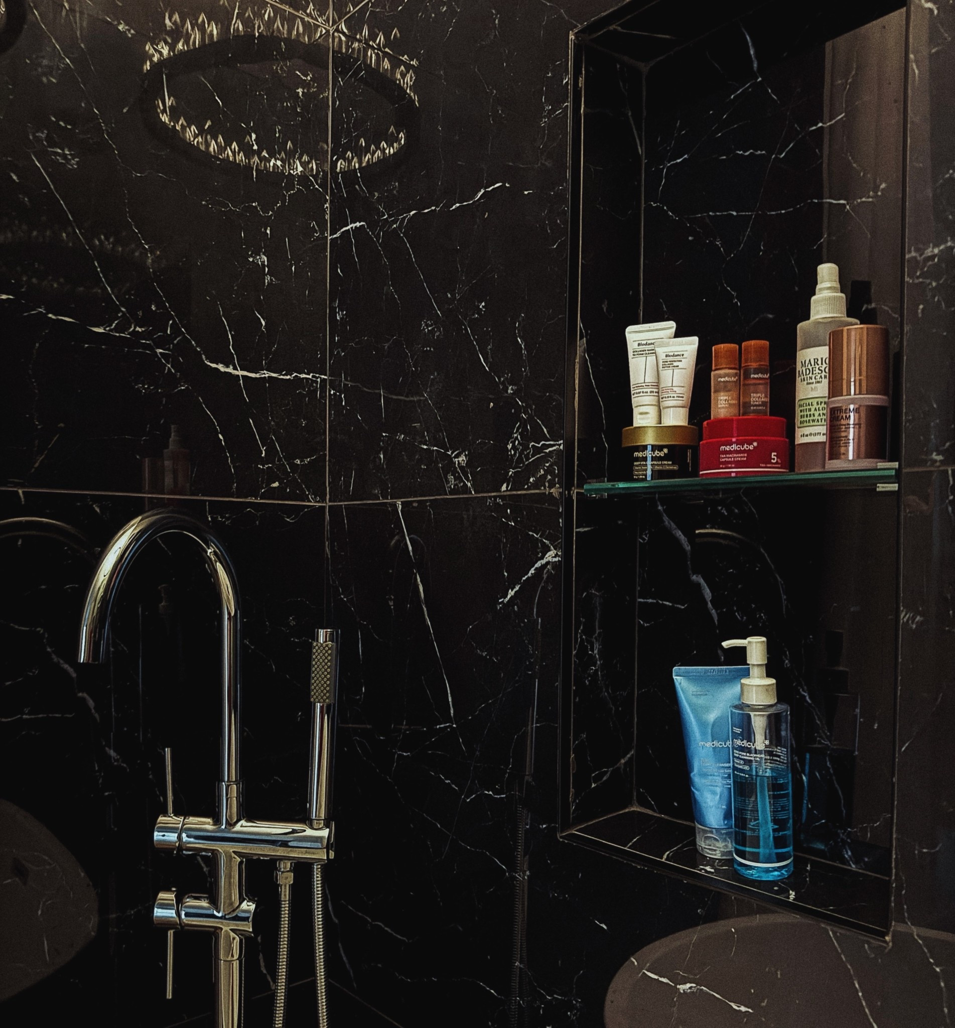 On my skin lately ✨ I’ve been using these products on repeat and have noticed a huge difference. The medicube capsule creams are sooo hydrating and smell amazing. I’ve been daily double cleansing & wow, glass skin is underway! Def recommend

 #koreanskincare #mediterraneancafe #glassskin #selfcare #skincare