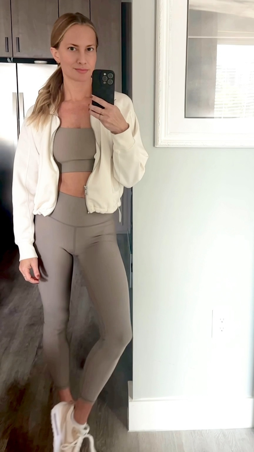 Neutral fall athleisure outfit 


#LTKfindsunder50 #LTKfitness