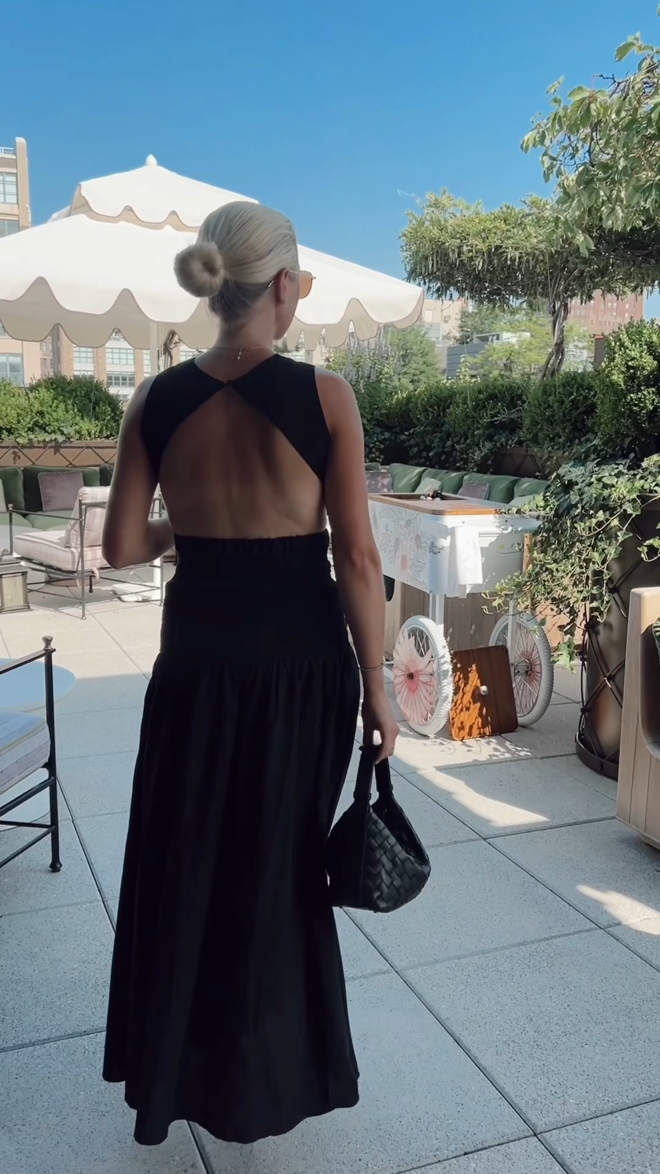 This black dress is so comfy, chic, & under $100! I’m wearing an XS 

#LTKfindsunder100