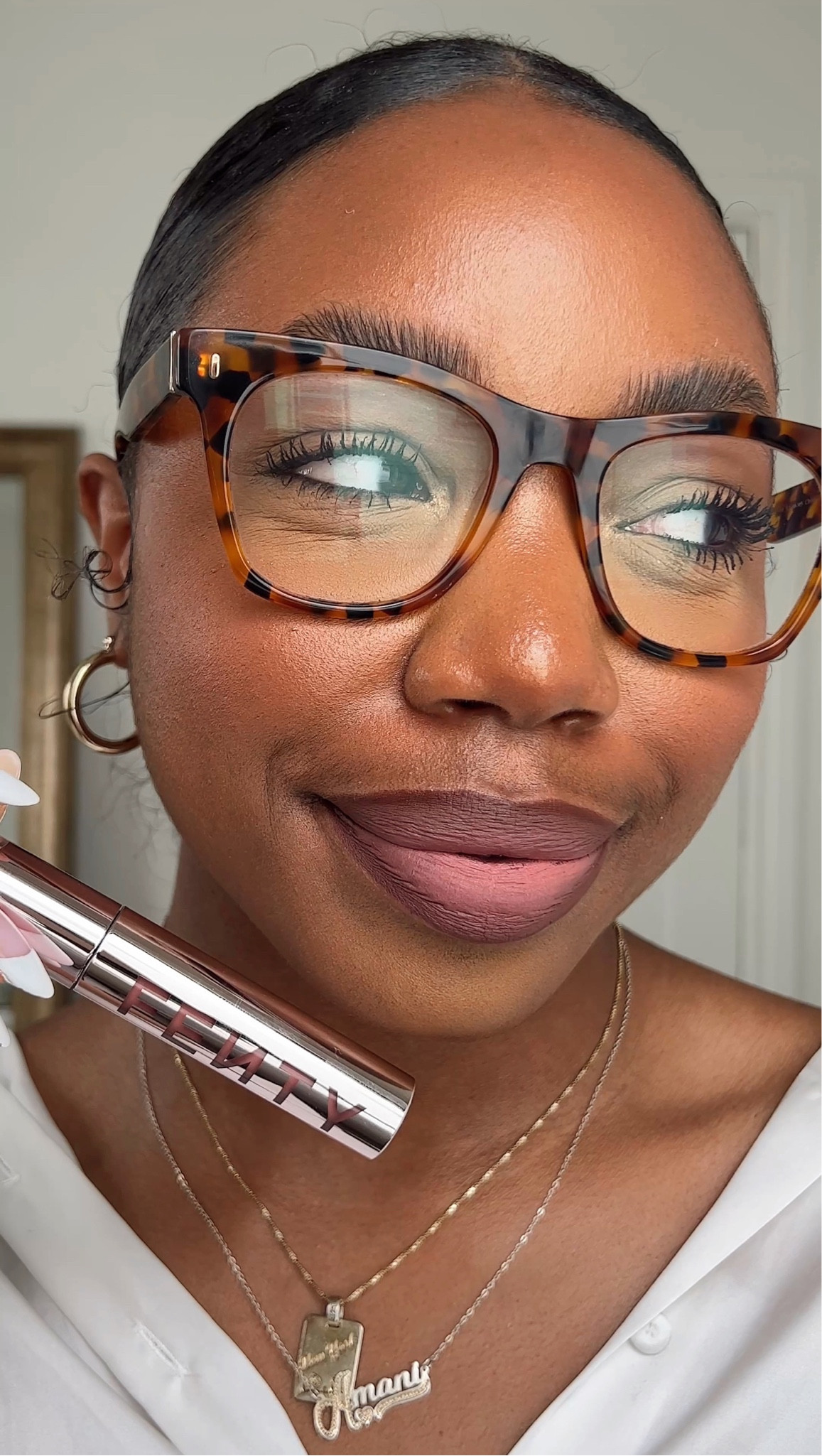 C Suite’Heart in the new Fenty Beauty Icon Velvet Liquid Lipstick is such a pretty soft pink nude, especially when paired with the perfect brown lip liner. 

I’m wearing MAC Cosmetics ‘Chestnut’ Lip Liner 



#LTKbeauty