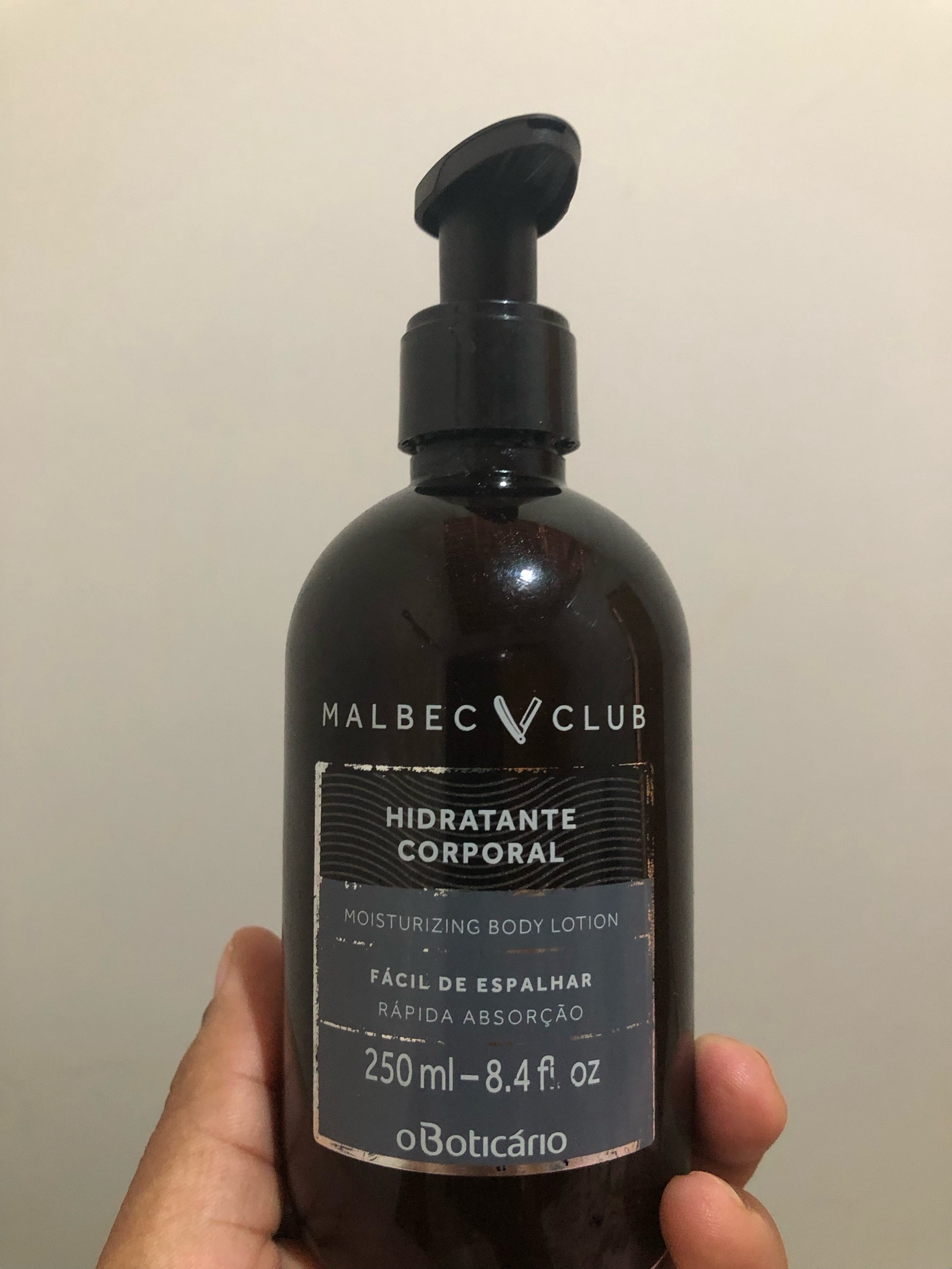Loção Hidratante Desodorante Corporal Malbec Club, 250ml
repara o aspecto esbranquiçado e áspero da pele seca, oferecendo hidratação para a pele masculina.

#LTKmens #LTKbrasil