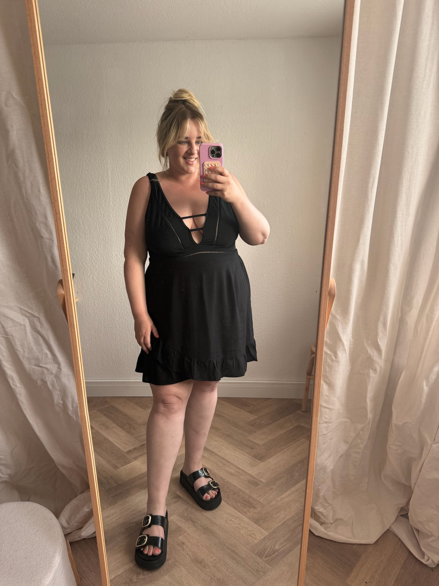 Strandlook in 🖤

#LTKcurves #LTKplussize #LTKeurope