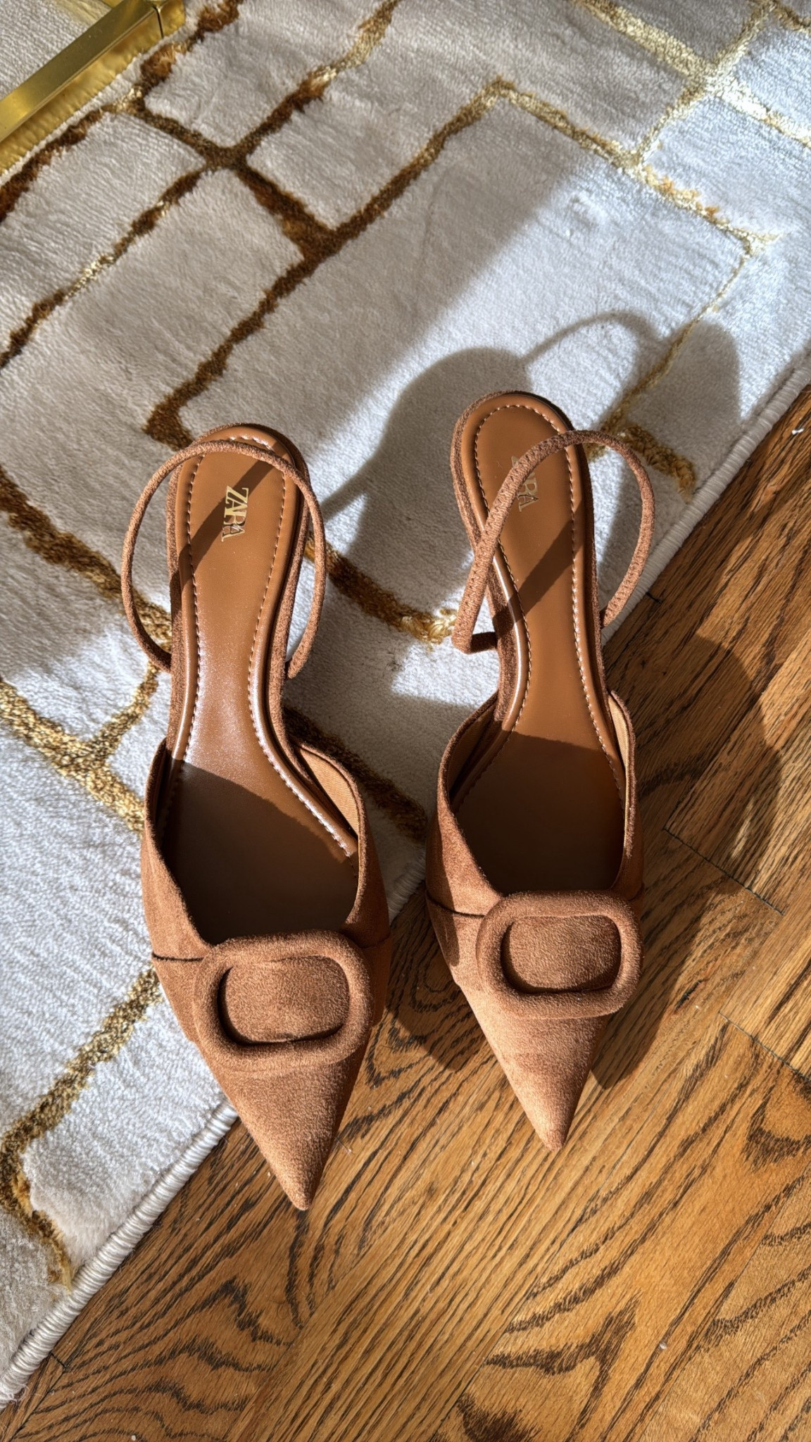 Zara never disappoints ✨ #zara #suedeheels #brown #capsulewardrobe #lachiccouture 

#LTKgrwm #LTKCyberWeek #LTKootd