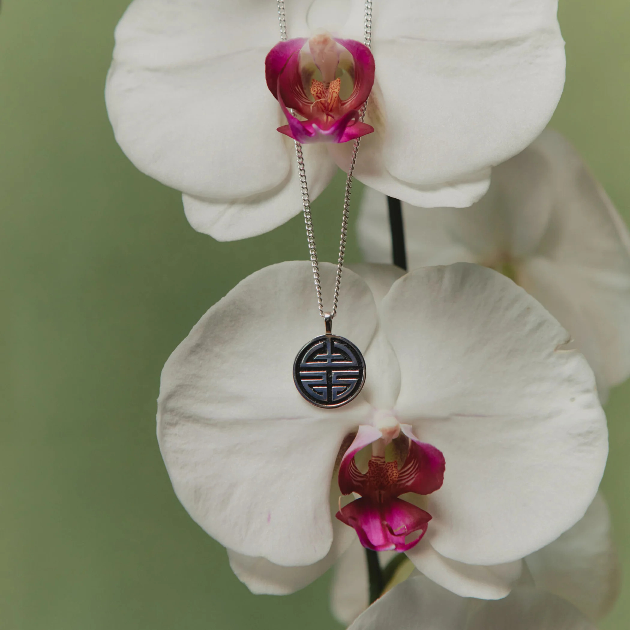 Legacy Pendant Necklace - Sterling Silver | LOUPN