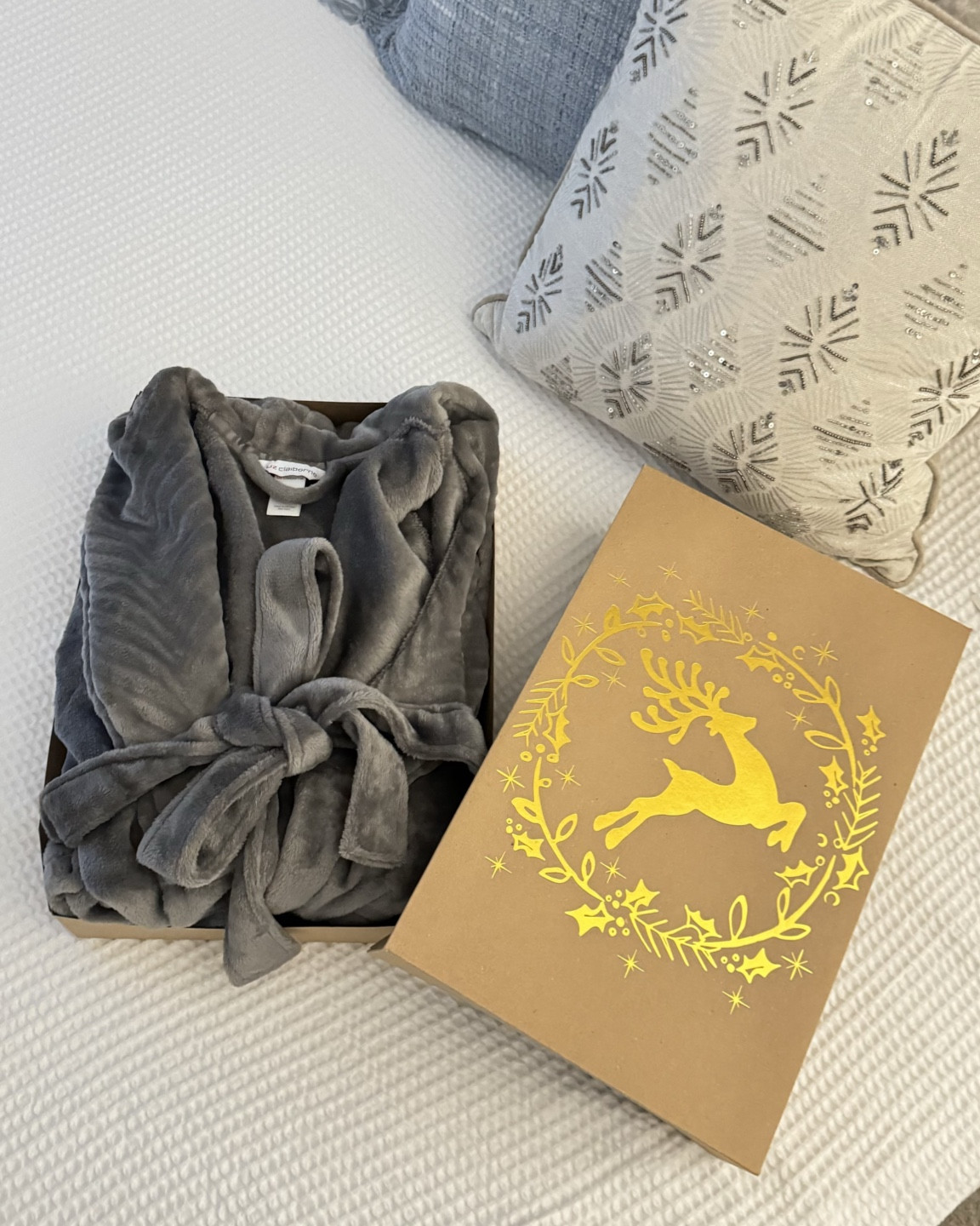 Pajama Robes cover up



#LTKSeasonal #LTKgrwm #LTKFindsUnder50