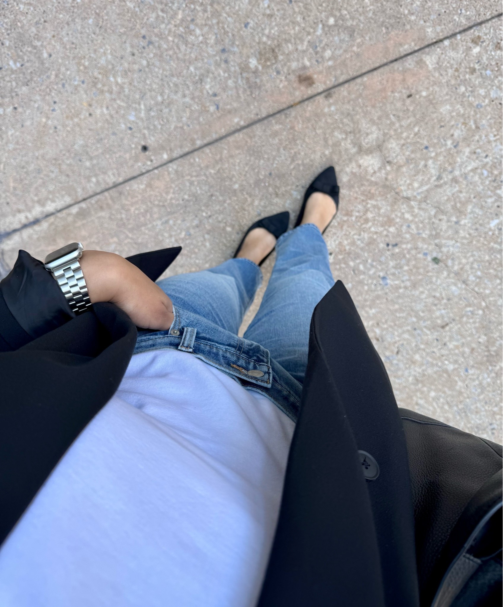 My favorite blazer, jeans and tank for a casual day in the office ✔️🖤#corporatelife #blazeroutfit 

blazer outfit
corporate outfit
work outfit
jeans and blazer
how to style blazer

#LTKootd #LTKmomlife