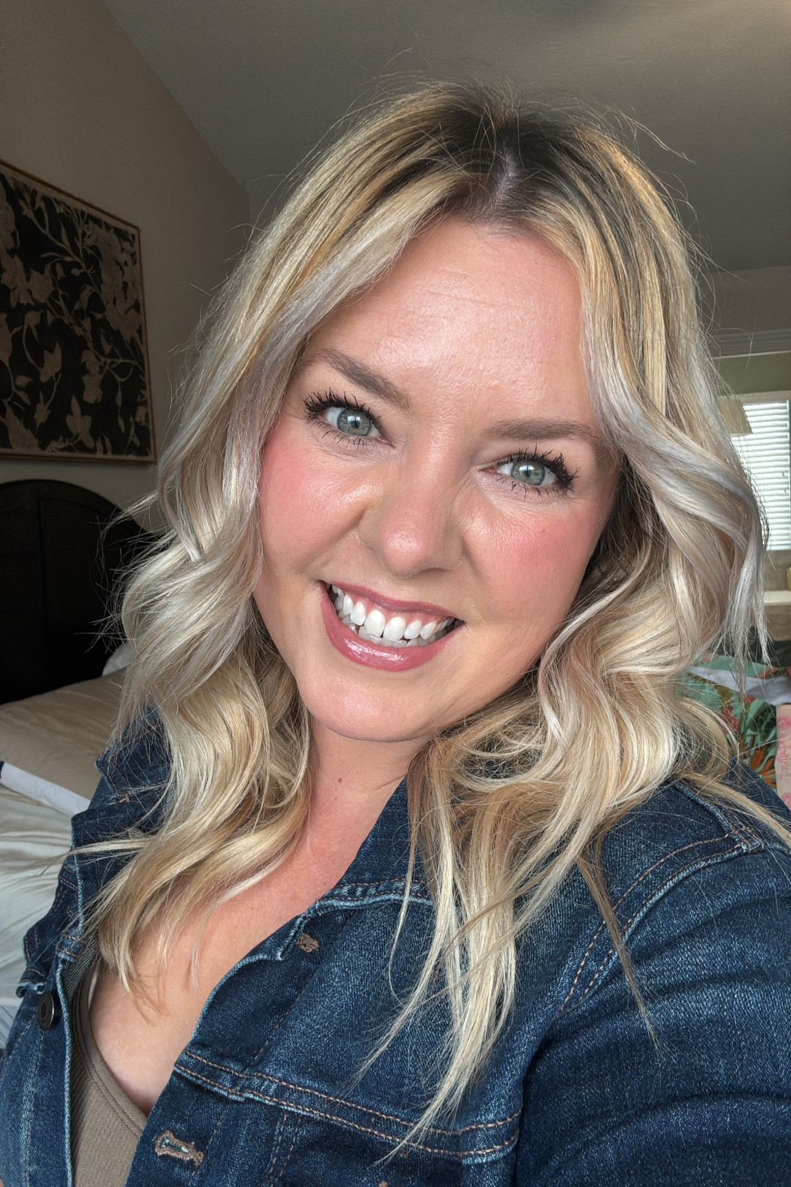 I keep my every day makeup routine to 5 easy steps! No fancy contouring here! 

- loving this new viral Korean skincare foundation
- Under eye brightener - I use in place of concealer & bonus, it has all the goodies of an eye cream too!
- I used a liquid blush
- Lash primer + best mascara ever 

That’s it! I do add in a lip liner & gloss balm when feeling wild 💃🏼



#LTKOver40 #LTKBeauty #LTKStyleTip