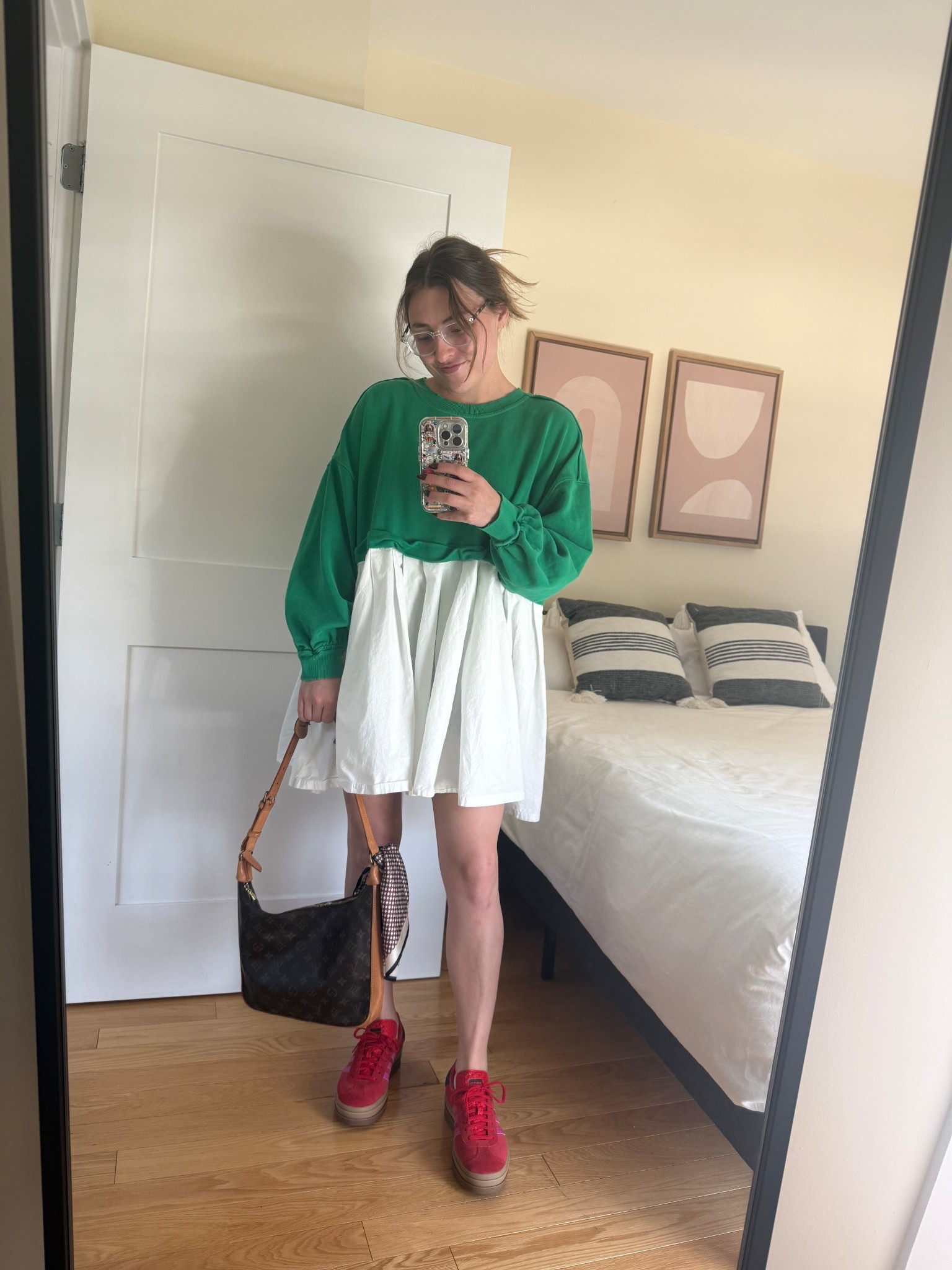 So comfy & so cute OOTD

Outfit of the day, vintage LV, adidas gazelles