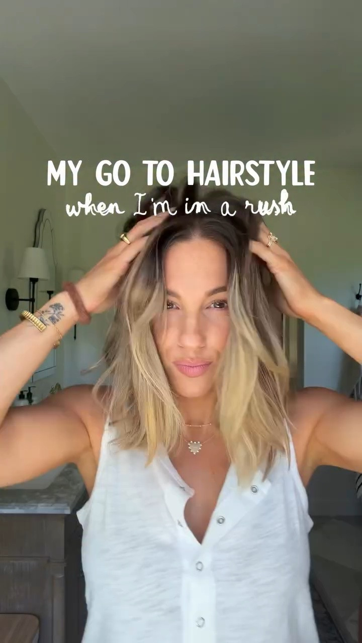 Takes ✌🏼 seconds & never fails me! 

#hair #hairstyle #momlife #postpartum #style