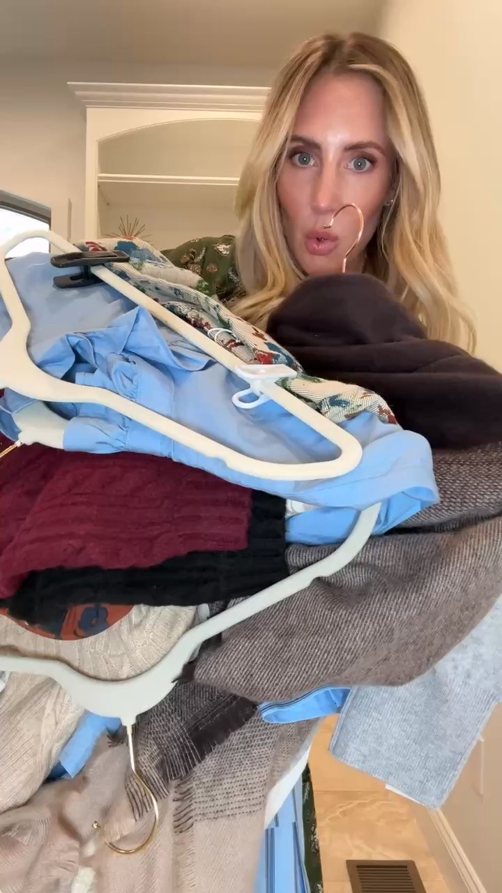 Walmart is SO GOOD right now, I went in for “a few things”, blacked out and came home with boxes and bags of stuff. But I NEEDED it all and so do you!

Em sizes:
Height: 5’6”
Weight: 115lbs
Tops: small
Pants: 2, small, 25
Dresses: small


Walmart, holiday, fall, mom fashion, Walmart fashion