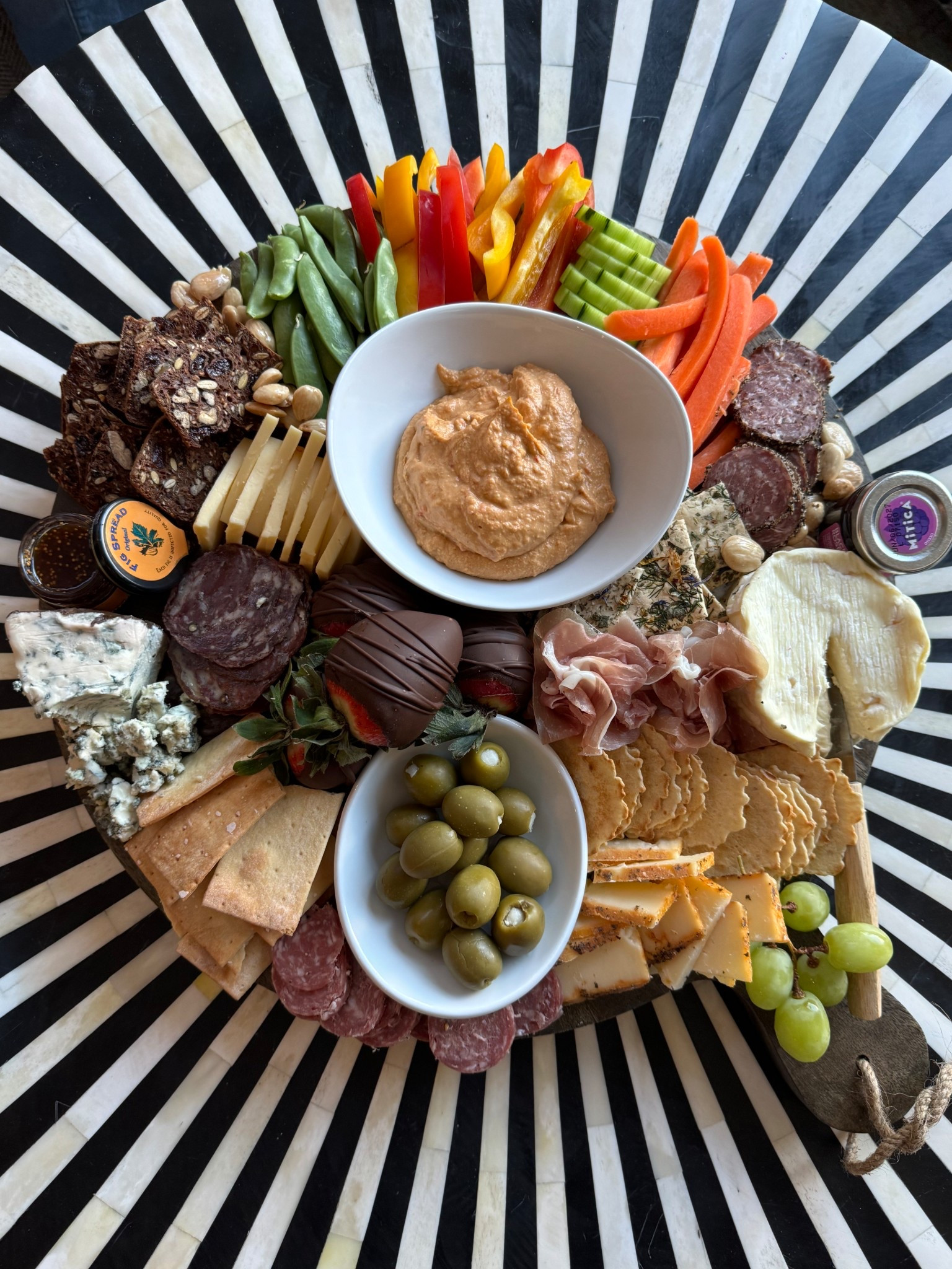 Cute little boards to host 

#LTKfoodie