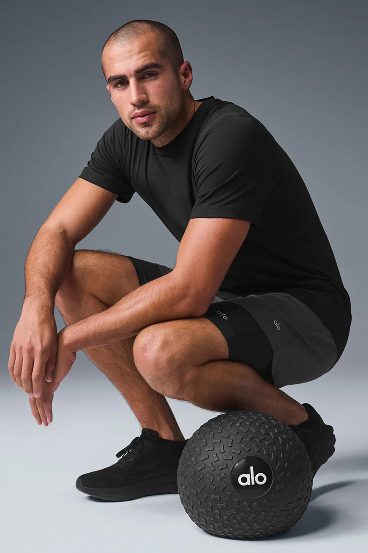 Model is 6'2” wearing MModel is 6'2” wearing MWearing Size MediumModel is 6'2”, with a 38... | Alo Yoga (US)