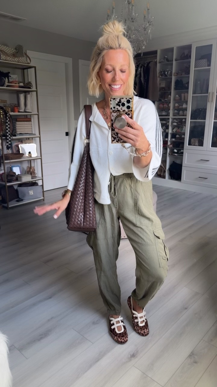 Top small
Pants small

#LTKSaleAlert #LTKootd #LTKmomlife