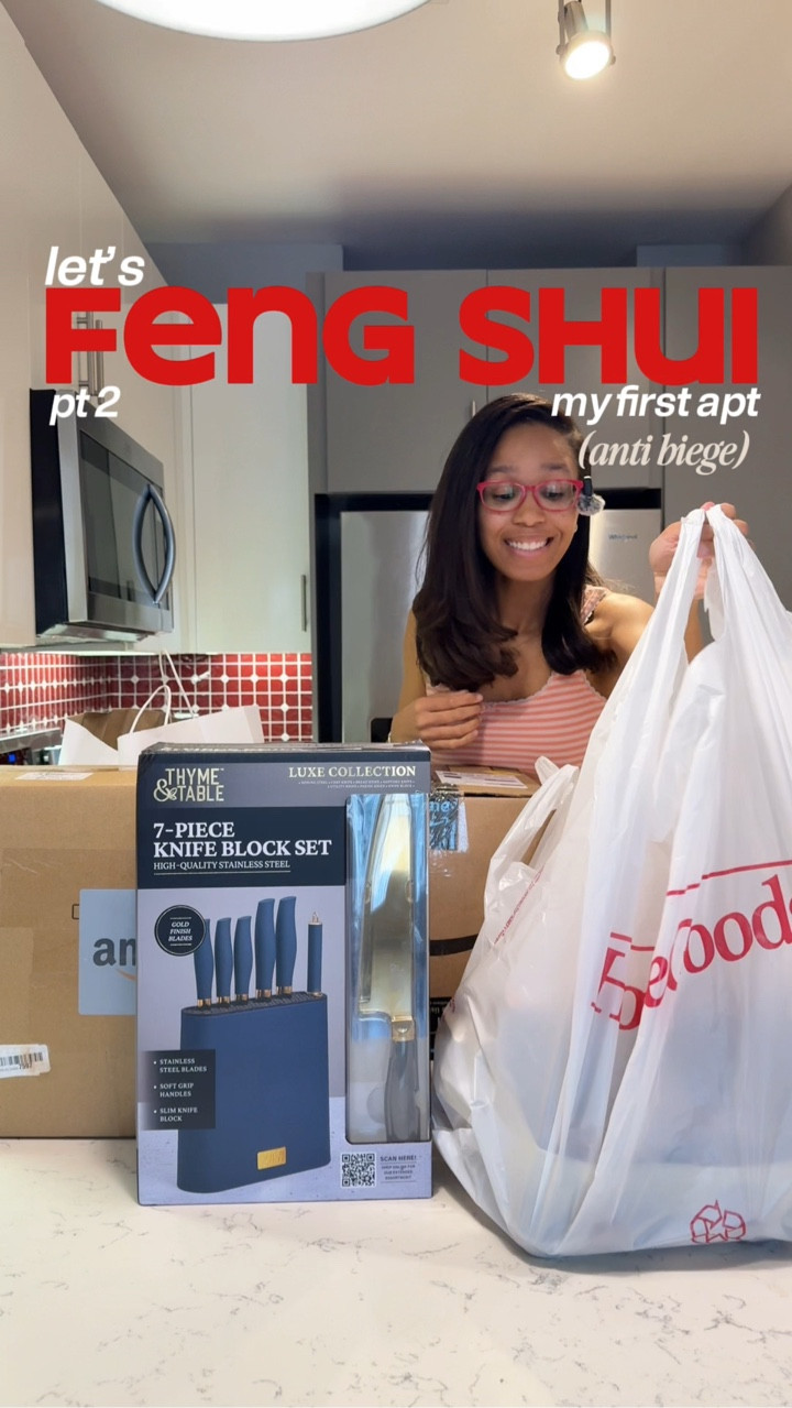 funky feng shui is coming together 🤪

im definitely not done! the pantry and fridge will have to wait. i haven’t even gone food shopping yet 😫 

are you ready for part 3? and yes everything is linked in my ltk for you already 💋

•

#kitchendecor #homedecors #apartmentdecor #kitchenorganization #apartmentdesign