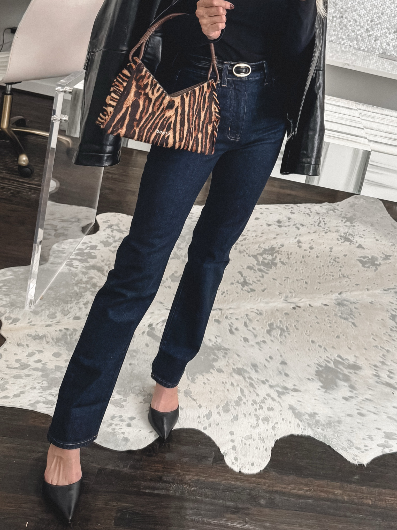 Trending now >>> DARK DENIM and these Madewell jeans are so good and part of the Madewell Sale! I’m wearing a size 24.

#LTKSaleAlert #LTKxMadewell #LTKFindsUnder100