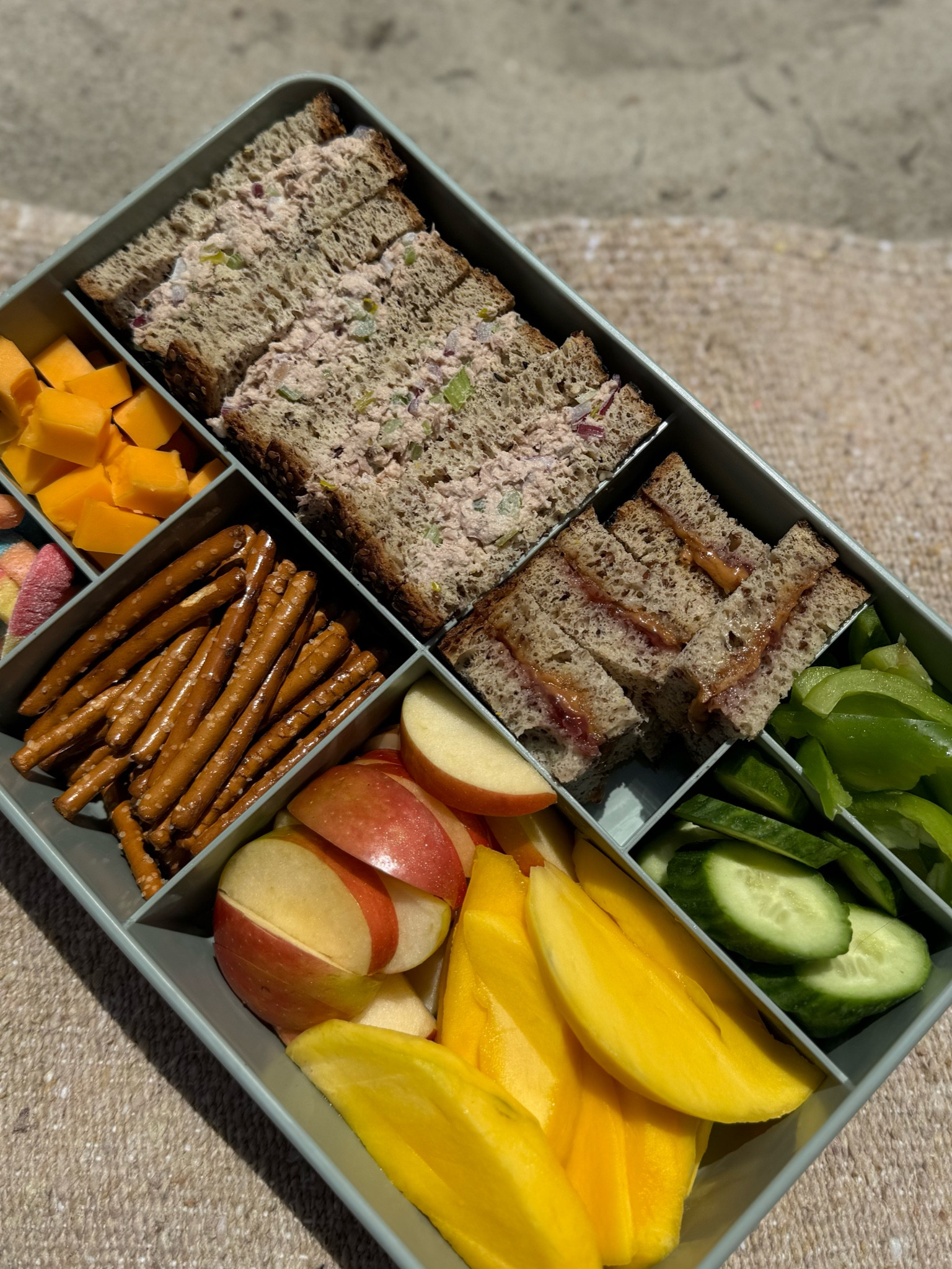 Bento box (large!) comes in two colors 

#LTKfamily #LTKkids #LTKSeasonal