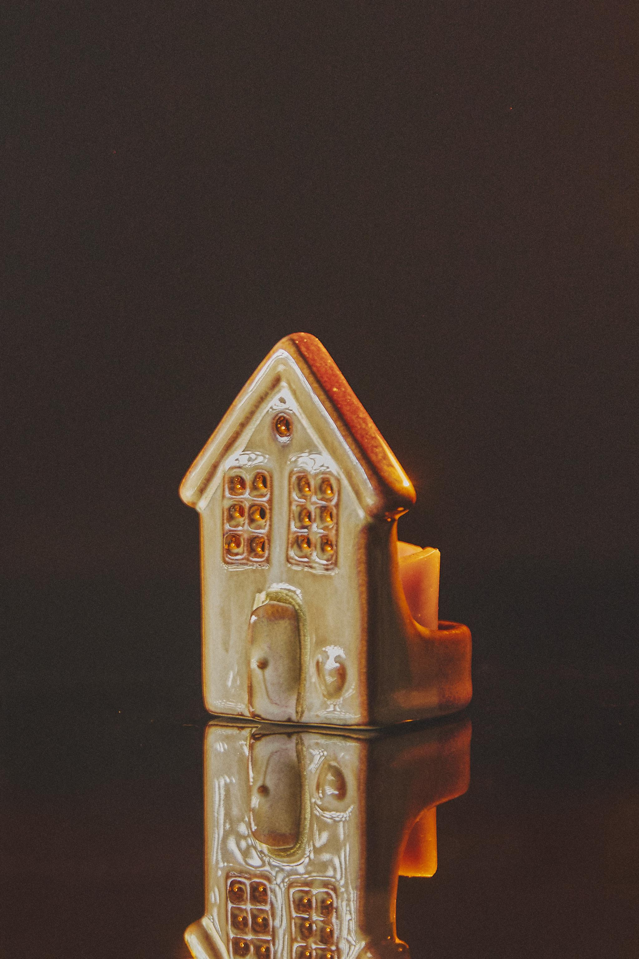 CHRISTMAS HOUSE CERAMIC TEALIGHT HOLDER | Zara US