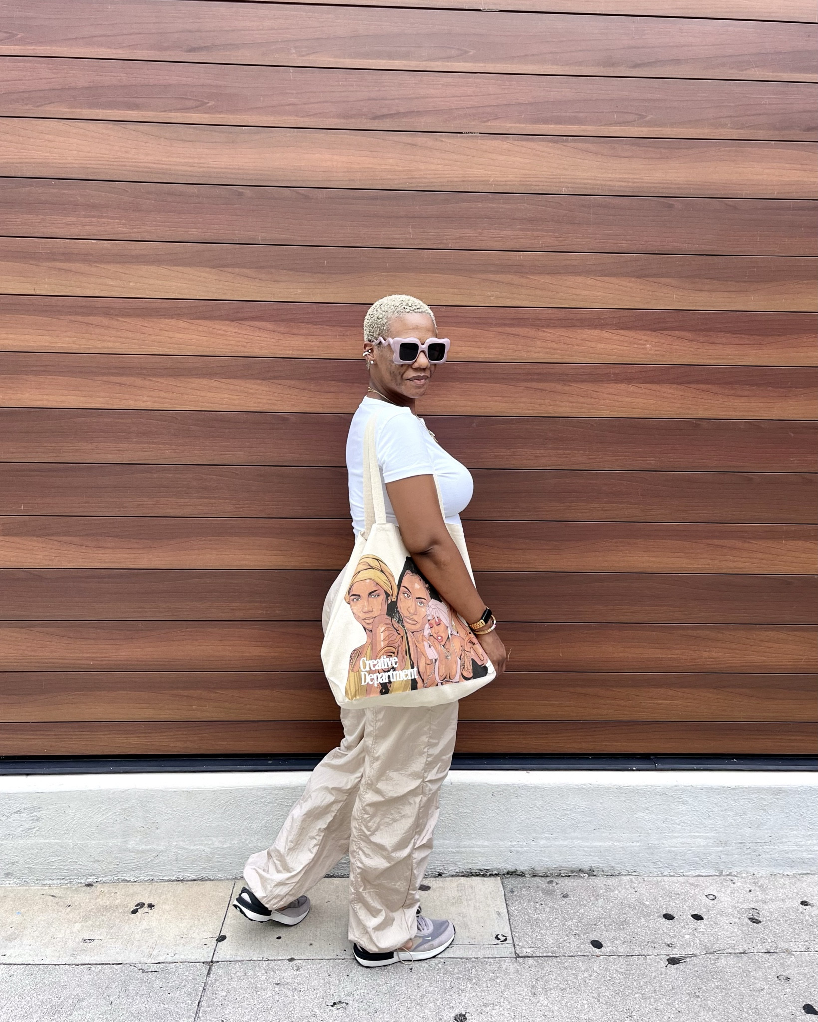 R&B Girl. A simple look to compliment a creative tote!  