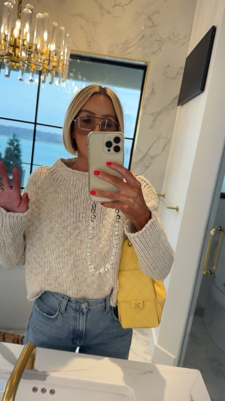 The best little spring/summer sweater on sale right now at Nordstrom.. size up.. I’m in a medium 