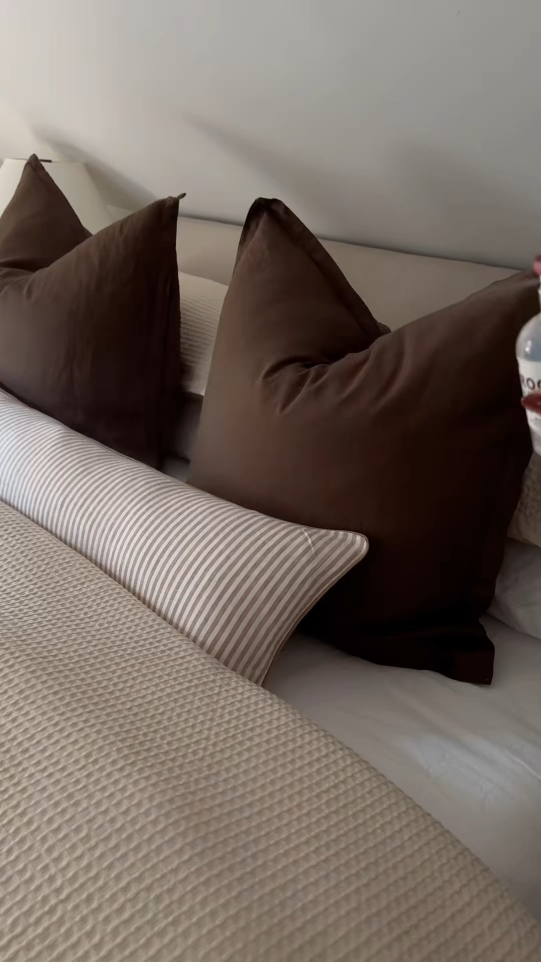 cozy bedding combo of the week 🤎☁️ 

Bedding, cozy bedding, organic bedding, brown bedding, quince bedding, amazon bedding