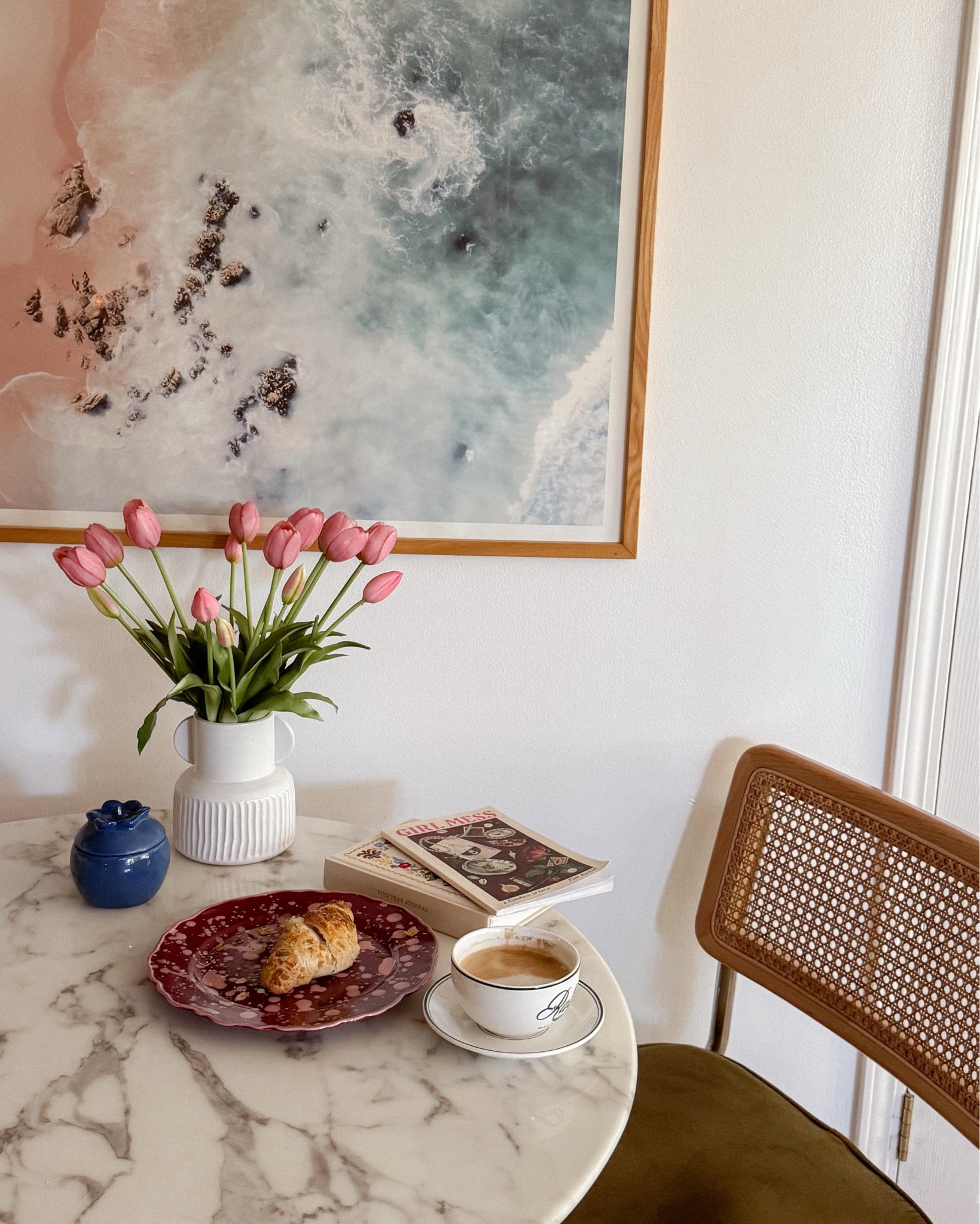Slow mornings spent here > ☕️🕊️☀️ 
 
 
 
 
 
#apartmenttherapy #homedecor #colorfulhome #apartmentdecor #romanticizeyourlife