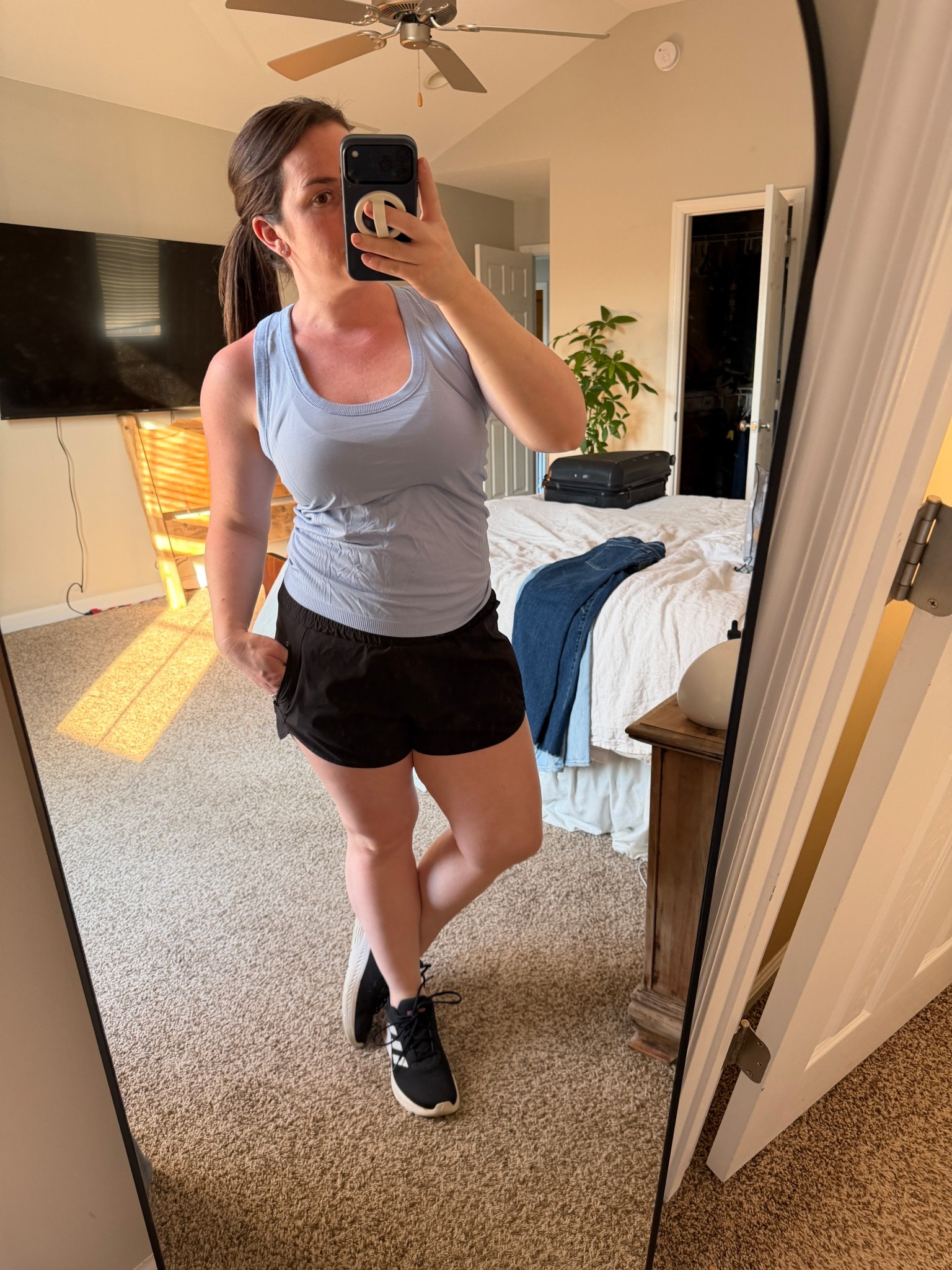 The best phone case! The case is magnetic + then you can add the loop or the suction grip or none so easily
The answer to all my problems especially as a creator