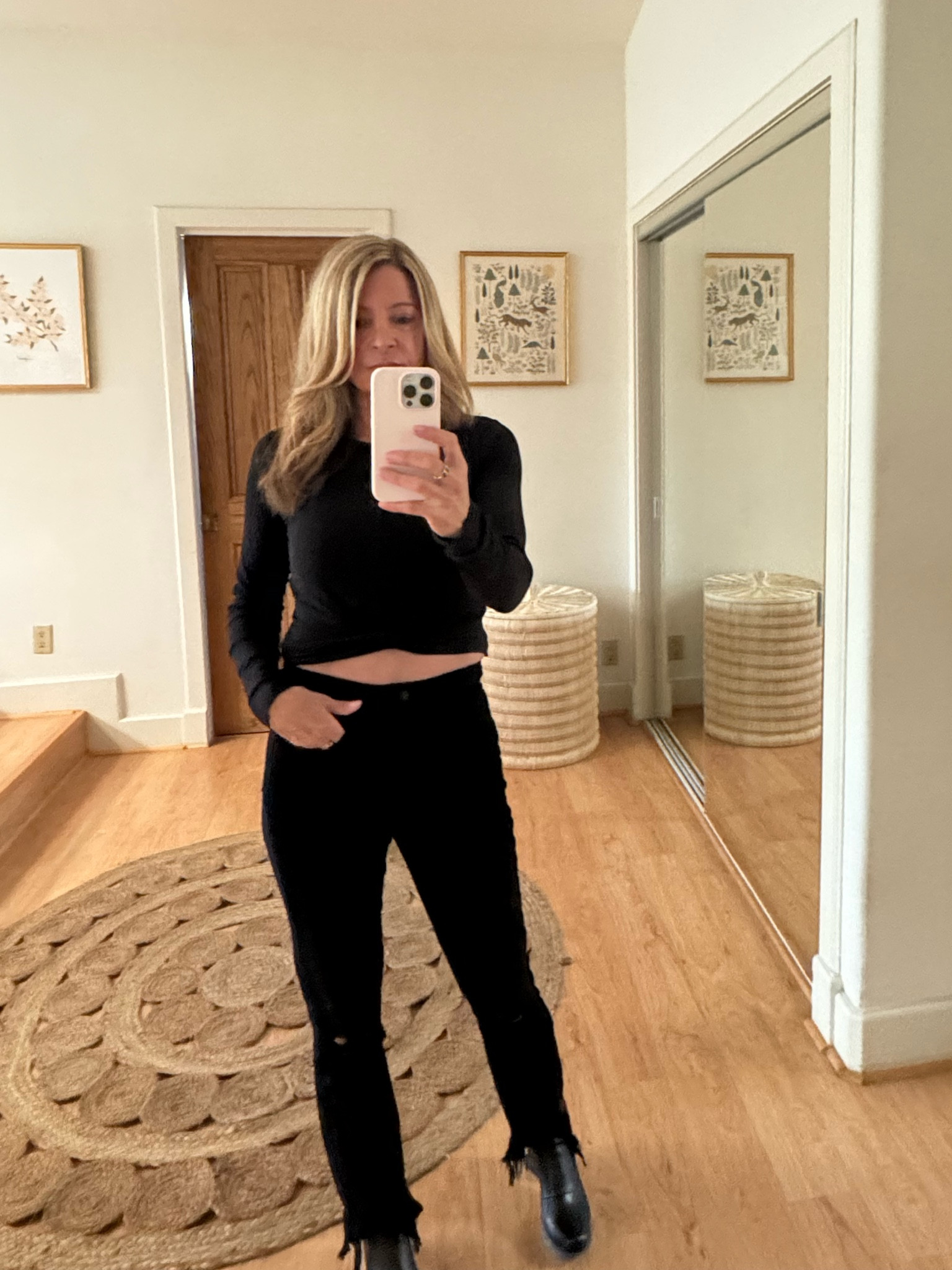 Same top to work out in this morning ➡️ paired with jeans & boots & ready for dinner. Favorite top ever! 