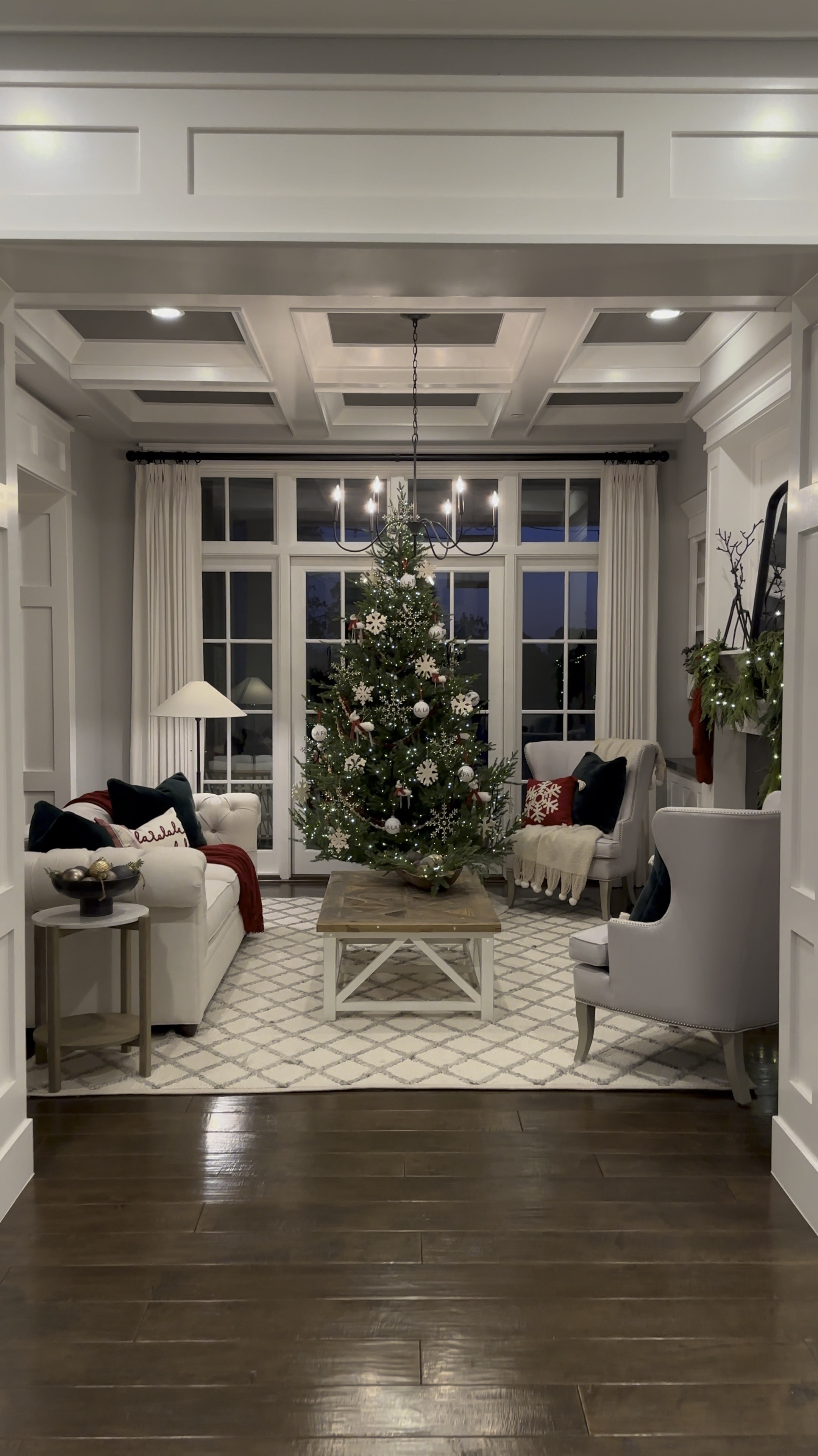 Living room is decked for Christmas! 🎅🏻

#LTKHoliday #LTKSeasonal #LTKhome