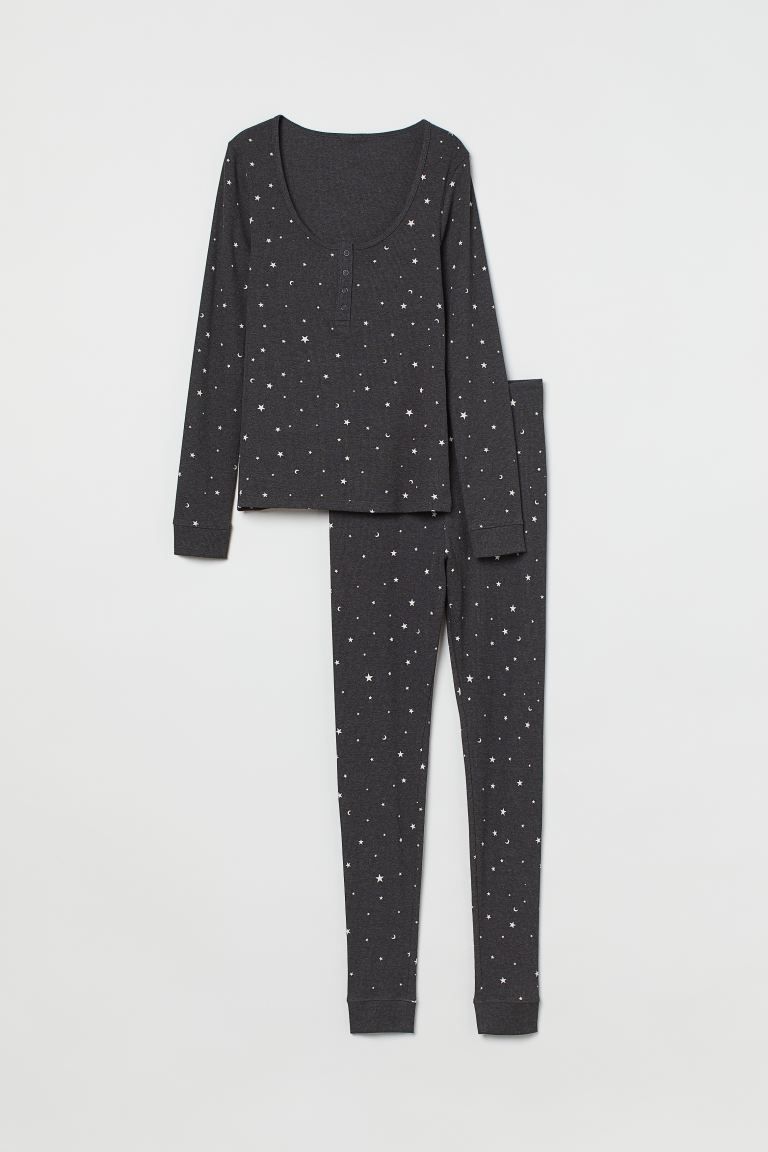 Fitted pajamas in soft, ribbed jersey made from a cotton blend. Top with low-cut neckline, snap f... | H&M (US)