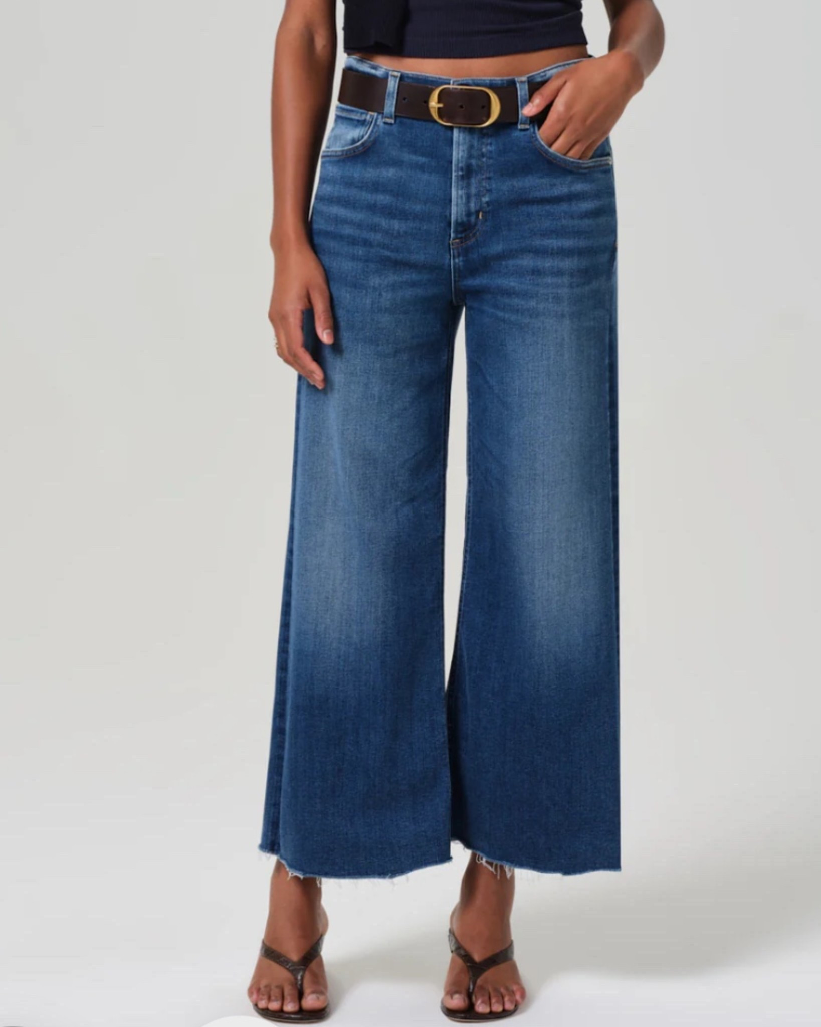 Lyra crop wide leg raw hem in VERVE I’m wearing size 23

#LTKootd #LTKdayinmylife #LTKSeasonal
