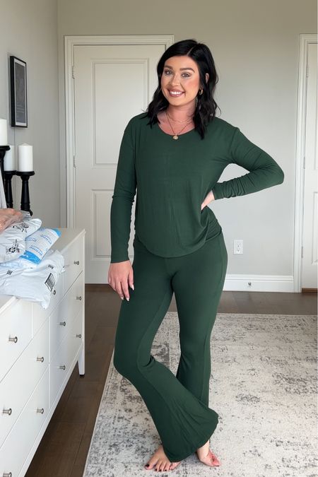 The coziest pajama/lounge matching set. Love the dark green color. Wearing a 
medium in the top and pants, and I also got a medium in the sleep shorts too  

#LTKcurves #LTKfit #LTKunder50
