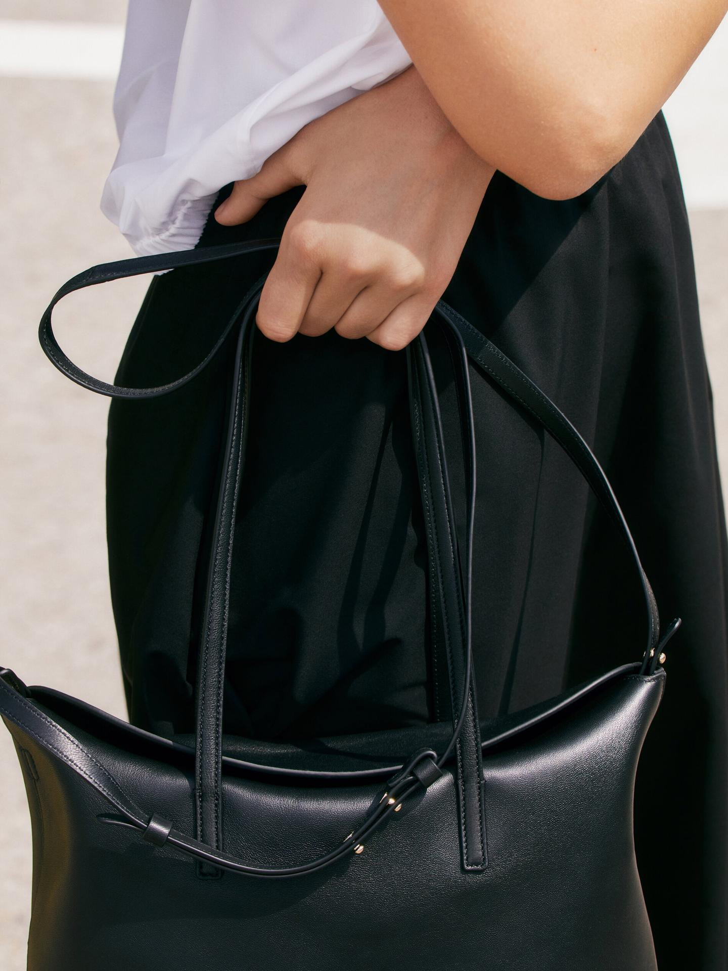 Nappa leather tote bag with multi-way strap | Massimo Dutti US
