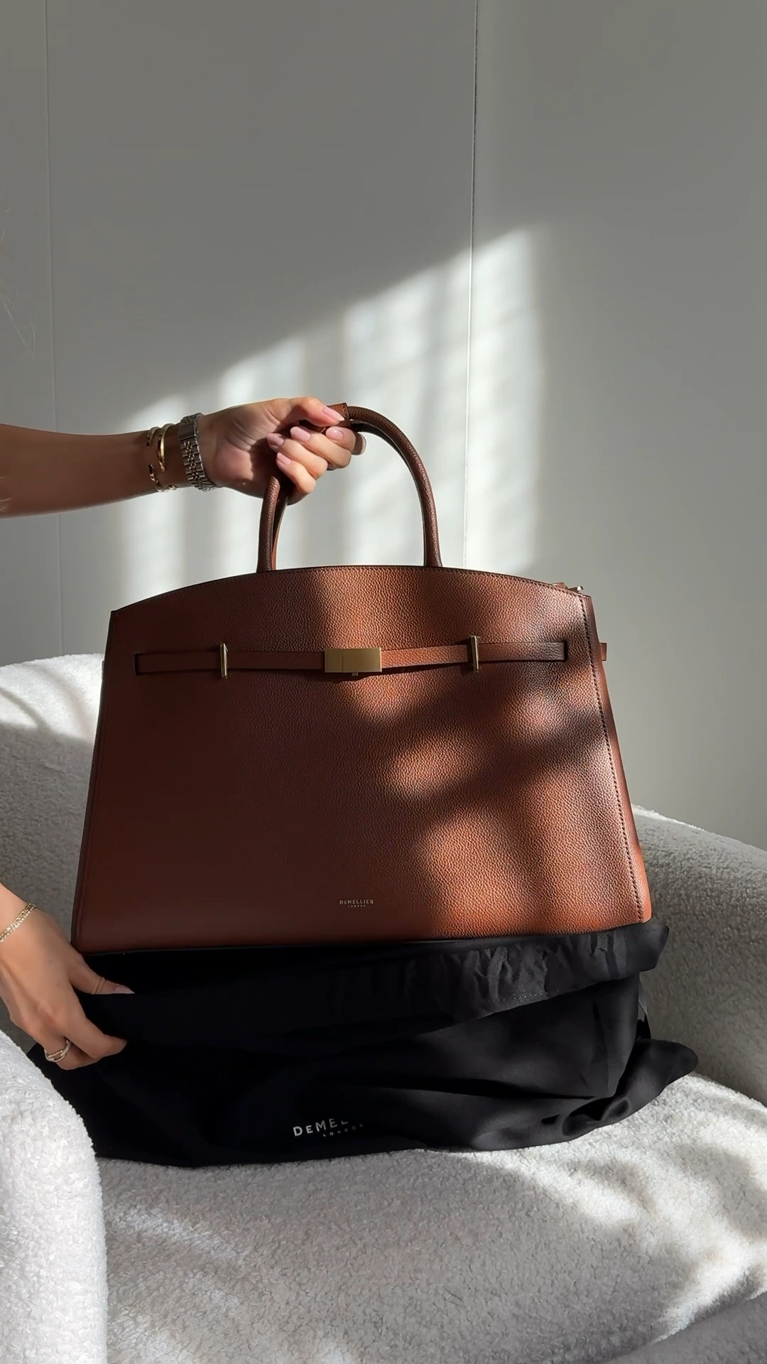 the perfect addition to your workwear wardrobe // The Hudson by DeMellier (gifted)

bag unboxing | office bags | tan bags | mid-luxe bags 

#LTKWorkwear #LTKStyleTip #LTKItBag