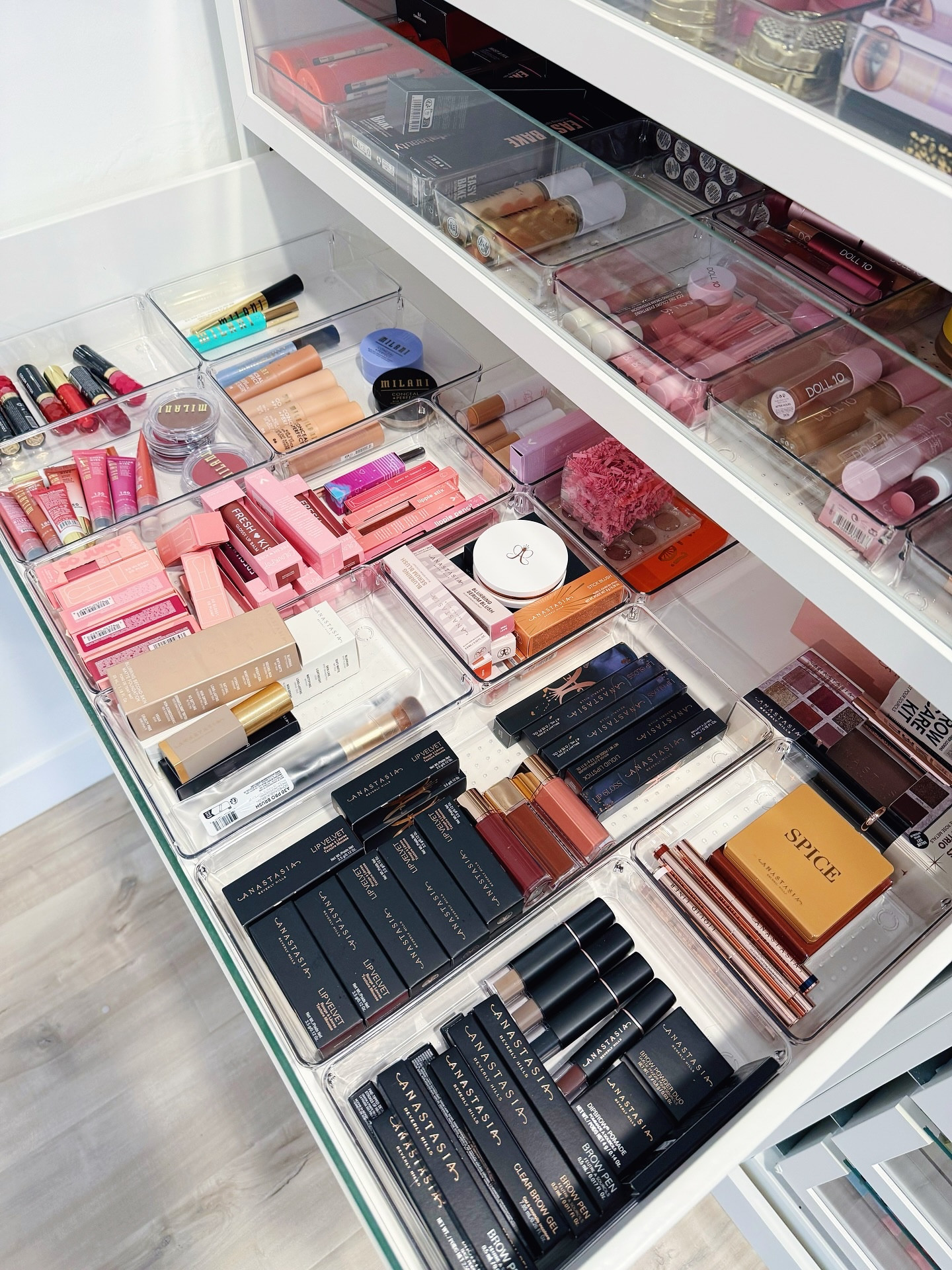 Throwing it back to earlier this summer when we organized this amazing glam room!!!

Who else wishes they had a makeup selection like this??😍💄✨

Drawer organizers are the key component to getting makeup inside drawers organized— even if it’s just your regular bathroom drawers!
•
•
•
#makeuporganization #makeuporganizing #glamroom #bathroomorganization #organizedmakeup #losangelesorganizer #losangelesorganizers #spacesbyemily