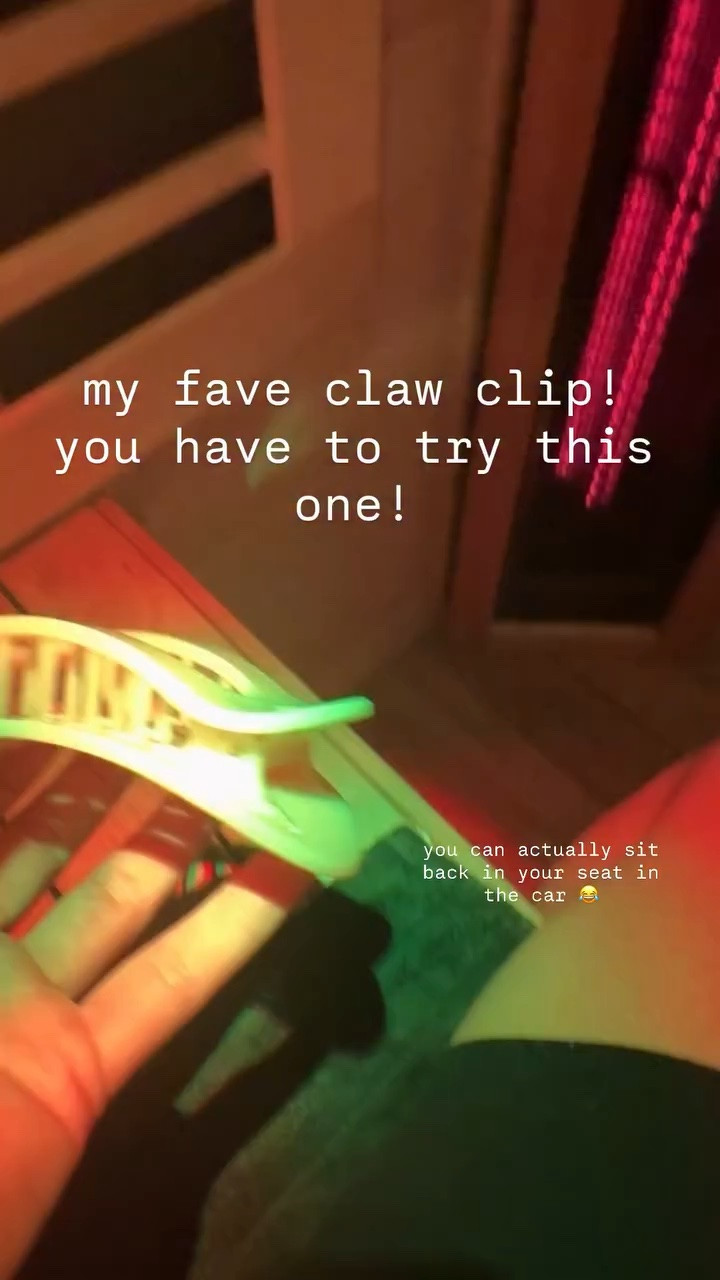 My favorite new claw clip is officially that girl 💁‍♀️✨ Flat design so you can actually lean back, drive, lounge, and live your life comfortably—no more bulky clip battles. Cute, comfy, and all the rage for a reason. 🎀 #ClawClipEra #TrendingNow #HairEssentia

#LTKmomlife #LTKBeauty #LTKOver40