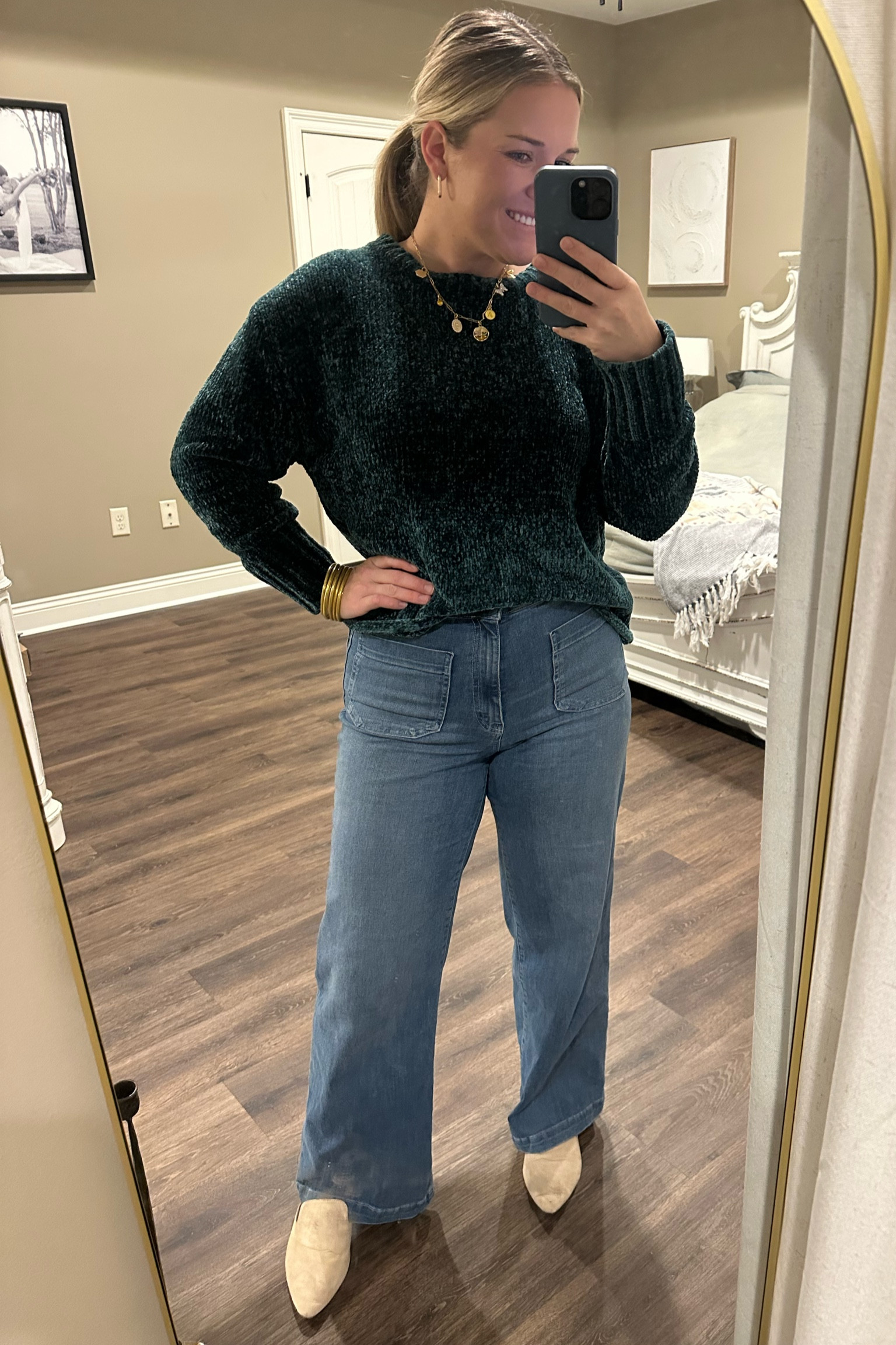 Christmas sweater, flare jeans, bootcut jeans, Christmas outfit, green sweater

#LTKSeasonal #LTKFindsUnder50 #LTKHoliday