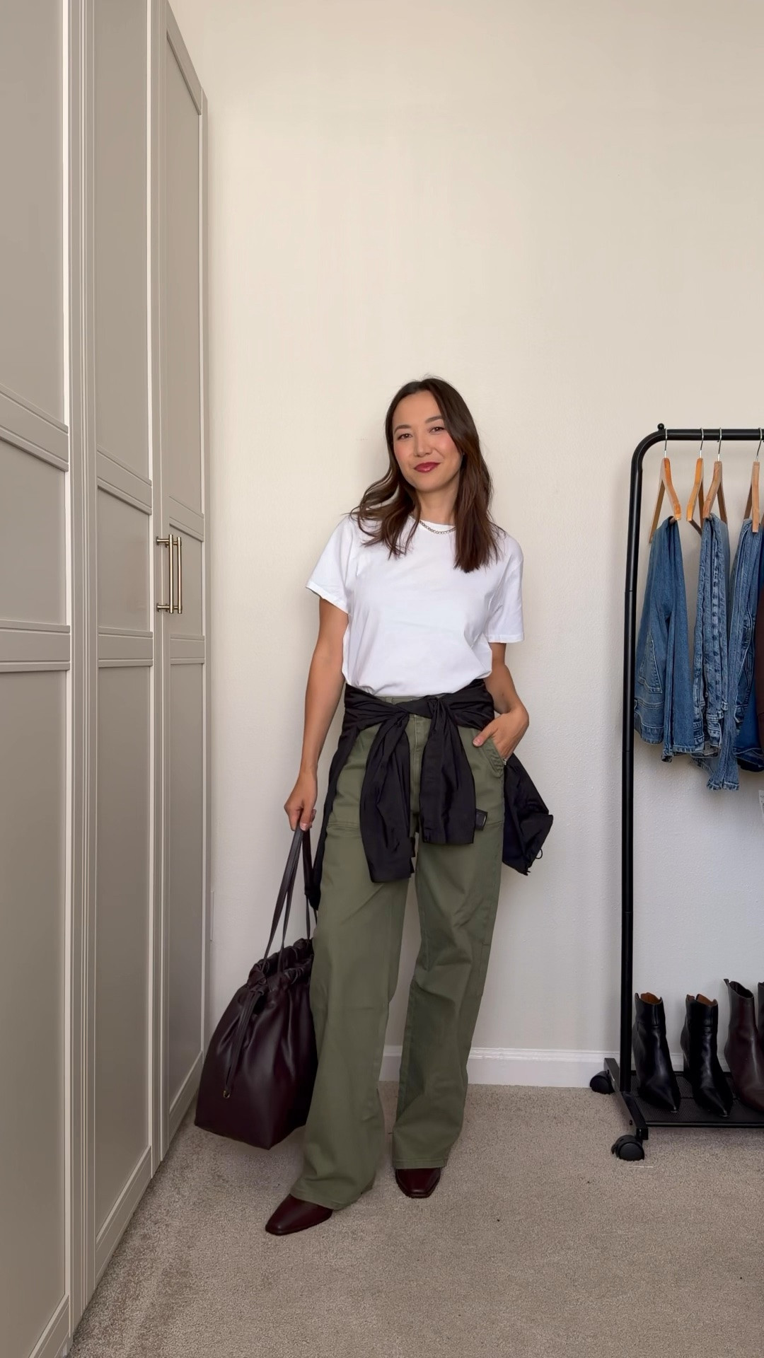 Casual early fall outfit - under $50 finds from @walmartstyle 

Tee sized up to medium - $6 and comes in tons of colors
Utility pants - wearing 4 but 2 would be the right size 
Faux leather tote 

#walmartpartner