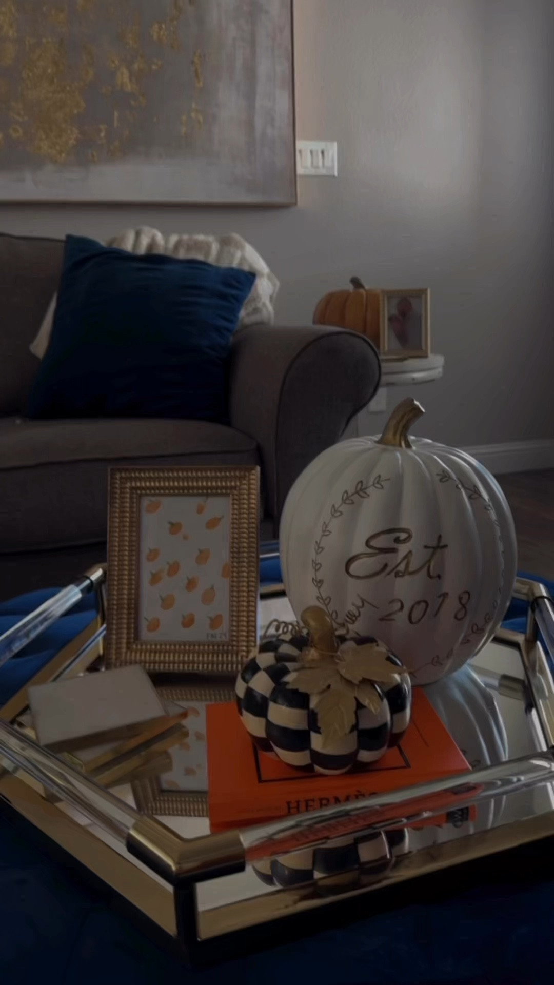 Minimalistic fall decor 🎃

#LTKHome #LTKSeasonal #LTKVideo