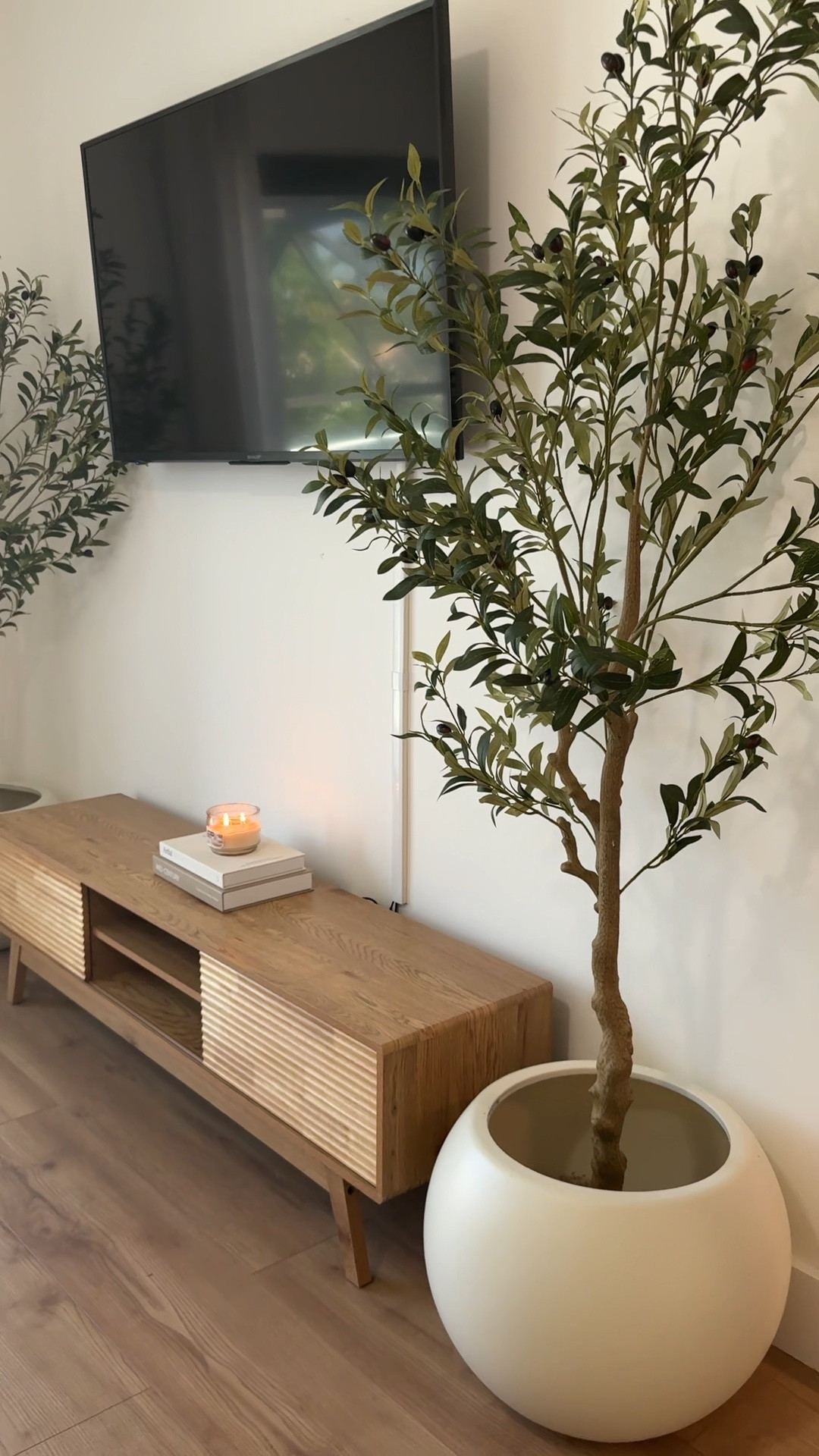 🌿 These plants completely transformed my living room! I love how they bring warmth, texture, and a fresh, natural feel to my space. Combined with my neutral décor, they create that cozy, modern look I’ve always wanted. They’re one of my favorite home décor pieces and make such a big impact.

🤍Estas plantas transformaron por completo mi sala. Me encanta cómo aportan calidez, textura y un toque natural que hace que el espacio se sienta mucho más acogedor. Combinadas con mi decoración en tonos neutros, crean ese estilo moderno, elegante y cálido que tanto me gusta. ¡Definitivamente son de mis favoritos para el hogar!

Shop the links below.

Follow me on Instagram and YouTube @kirasfashionfinds

#LTKHome #LTKvlog