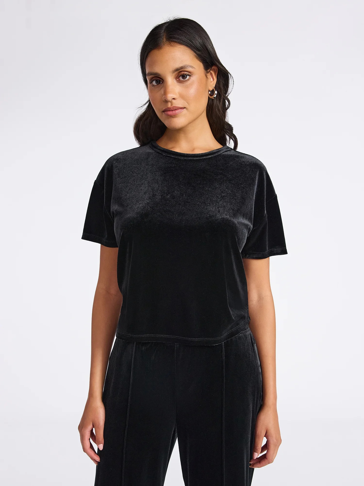 Sofia by Sofia Vergara Women's and Women's Plus Size Boyfriend Velvet Tee, Sizes XS-4X | Walmart (US)