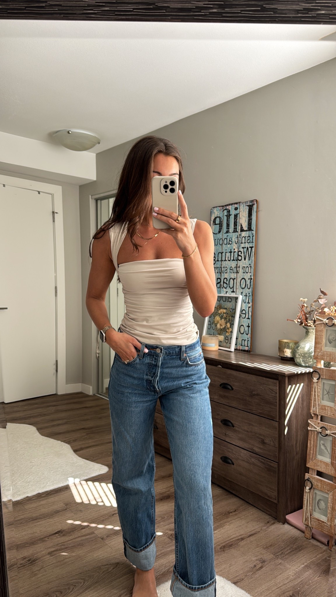 Aritzia OOTD
top size S
jeans size 25